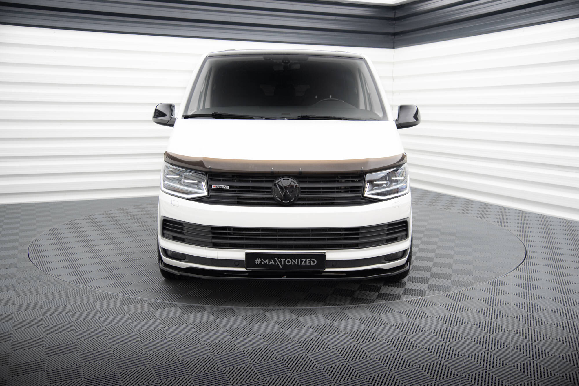 Maxton Design Передний сплиттер V.2 Volkswagen T6 — изображение 2