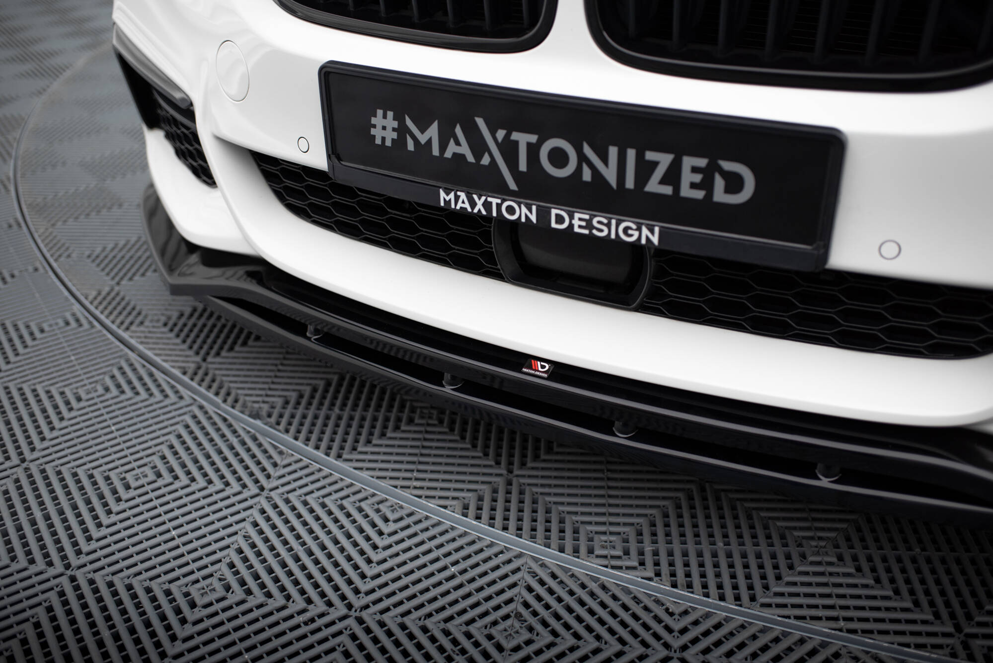 Maxton Design Передний сплиттер V.3 BMW 5 M-Pack G30 / G31 — изображение 3