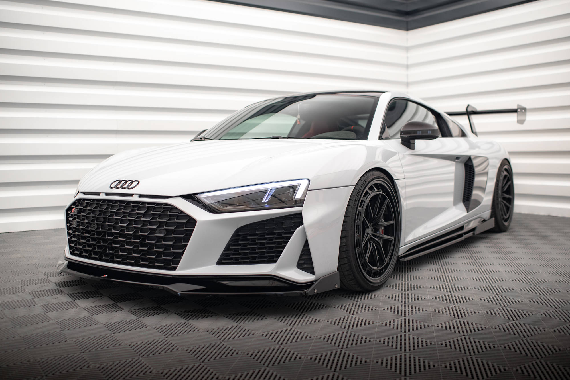 Maxton Design Передний сплиттер V.3 + закрылки для Audi R8 Mk2 рестайлинг