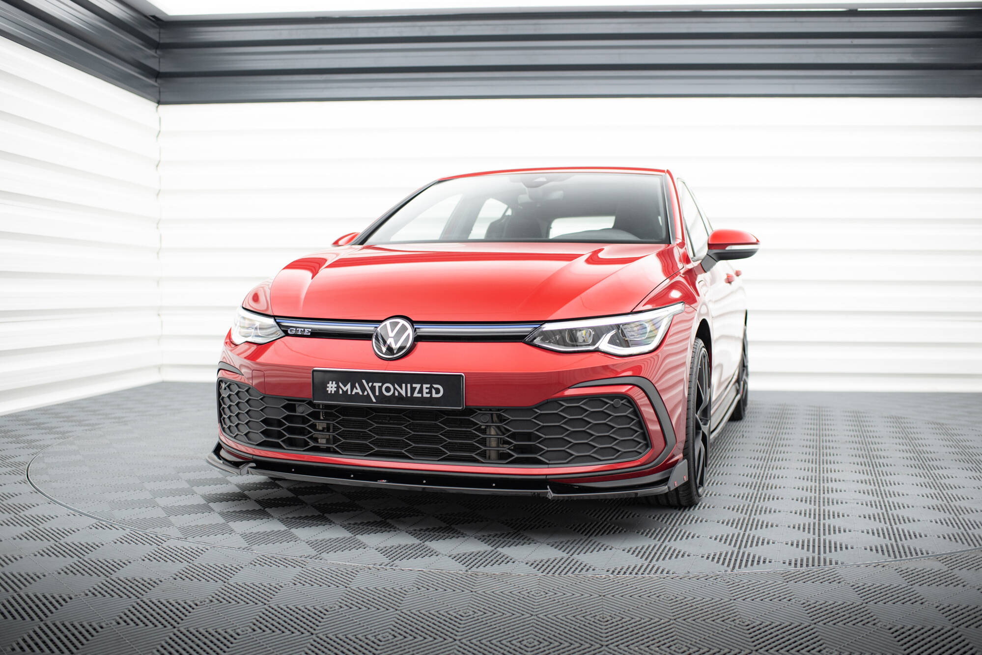 Maxton Design Передний сплиттер V.3 + закрылки для Volkswagen Golf GTI / GTE / GTD / R-Line Mk8