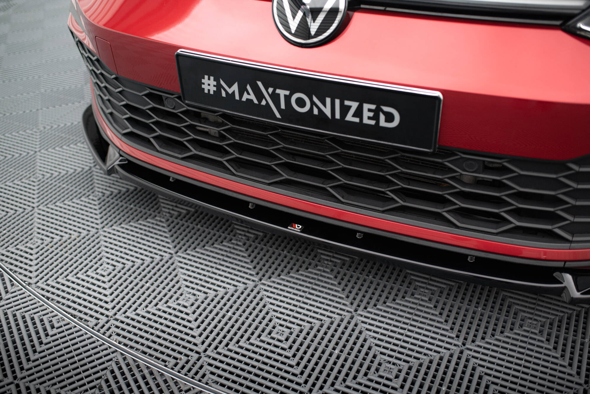 Maxton Design Передний сплиттер V.3 + закрылки для Volkswagen Golf GTI / GTE / GTD / R-Line Mk8 — изображение 3