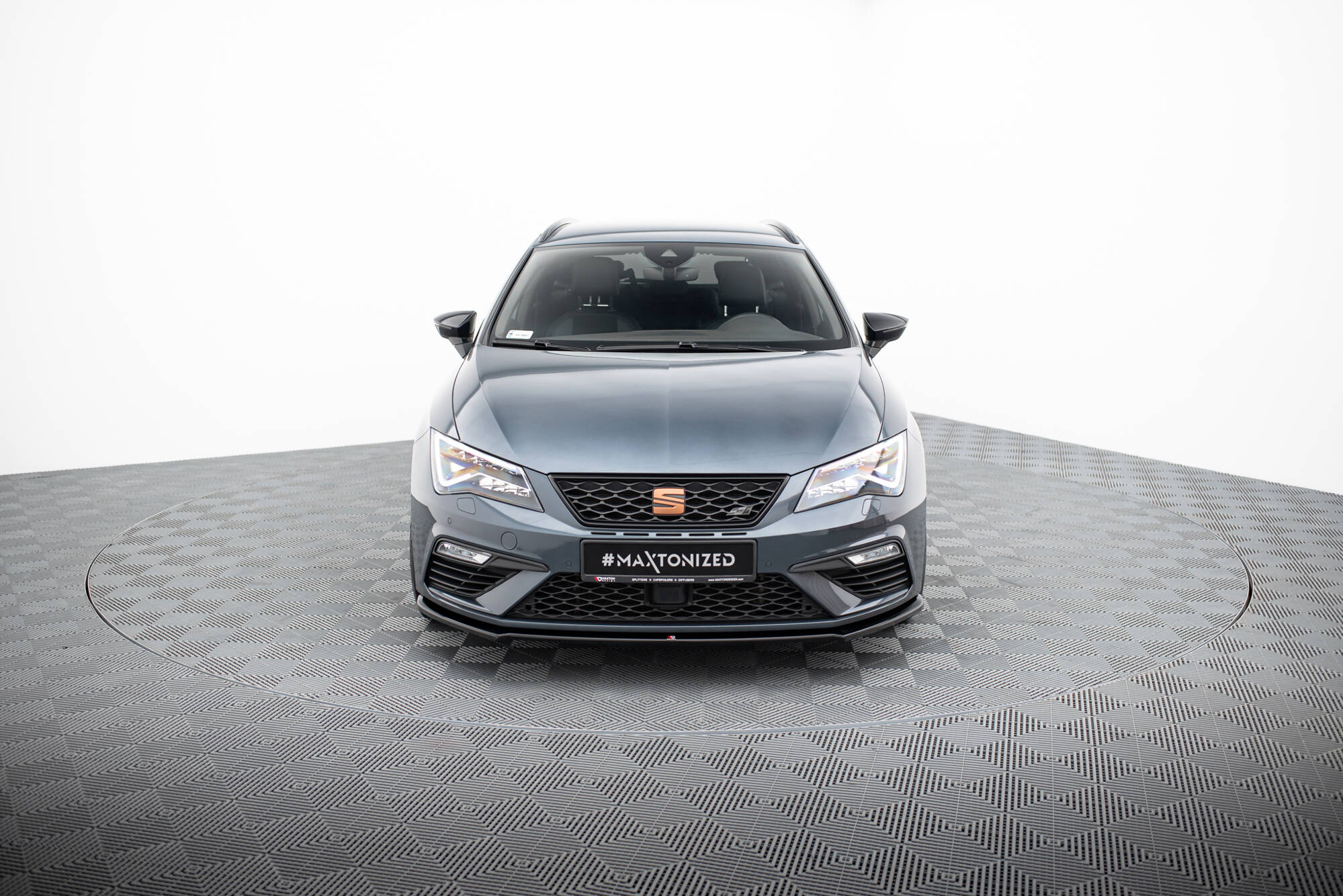 Maxton Design Передний сплиттер V.4 для Seat Leon Cupra / FR Mk3 FL — изображение 3