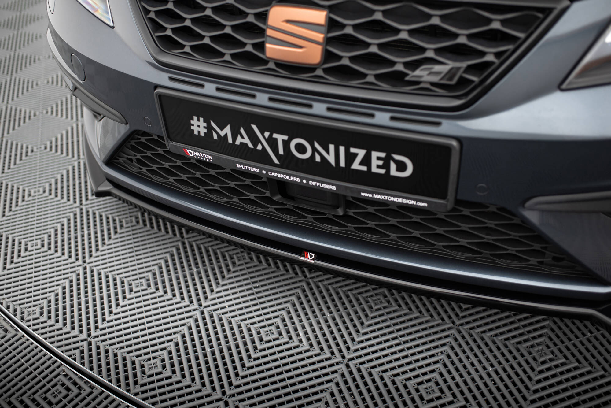 Maxton Design Передний сплиттер V.4 для Seat Leon Cupra / FR Mk3 FL — изображение 4