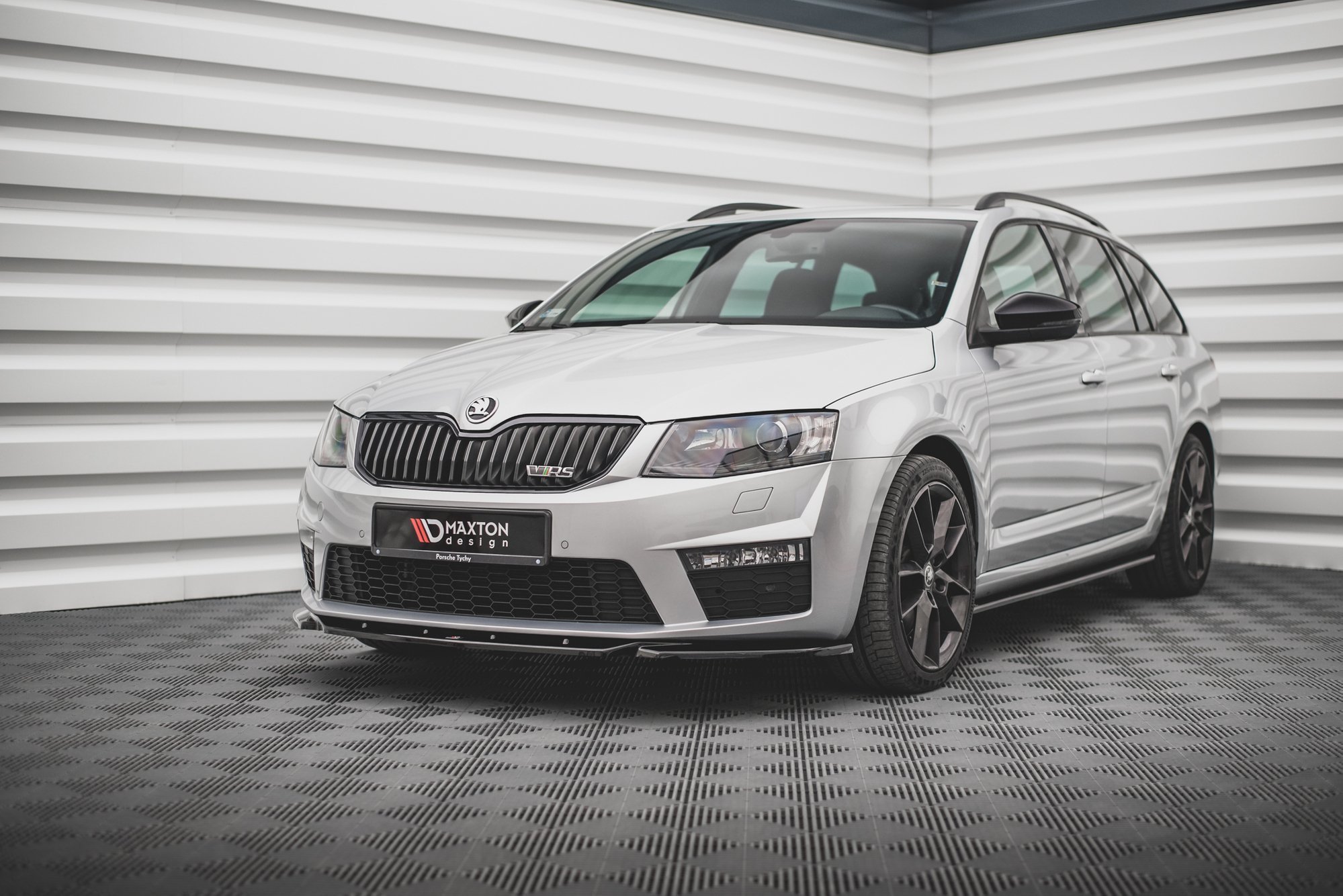 Maxton Design Передний сплиттер V.4 Skoda Octavia RS Mk3