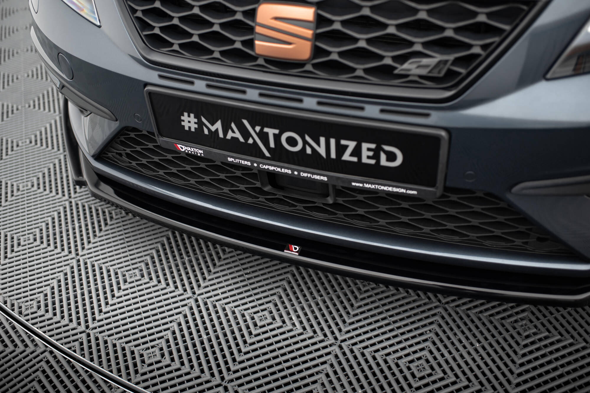Maxton Design Передний сплиттер V.5 для Seat Leon Cupra / FR Mk3 FL — изображение 3