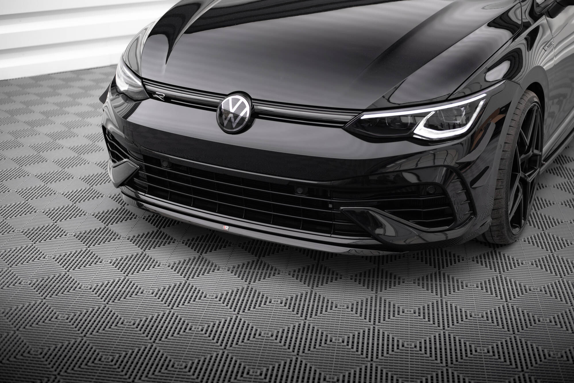 Maxton Design Передний сплиттер V.7 Volkswagen Golf R Хэтчбек / Вариант Mk8