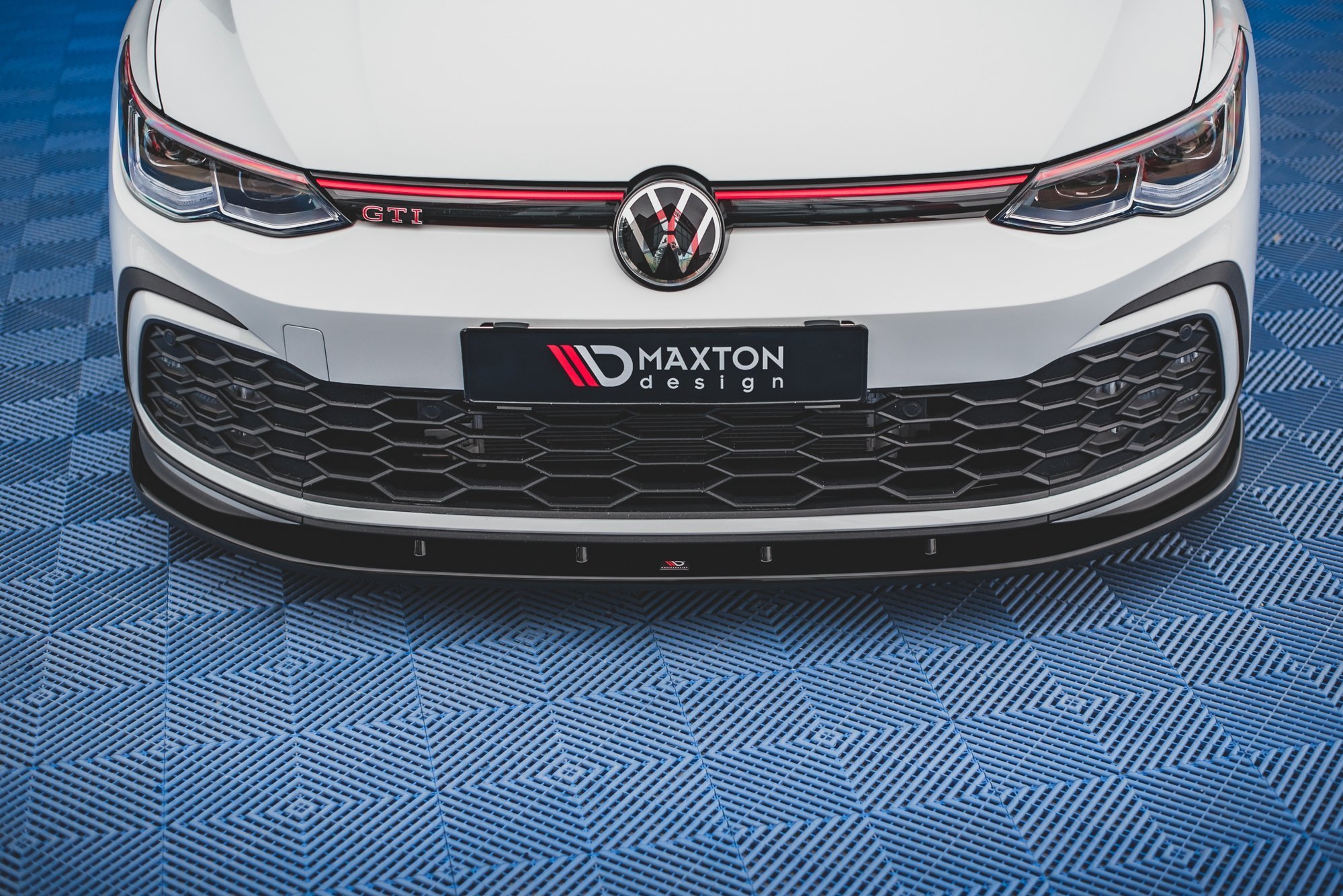 Maxton Design Передний сплиттер для Volkswagen Golf GTI / GTE / GTD / R-Line Mk8 — изображение 3