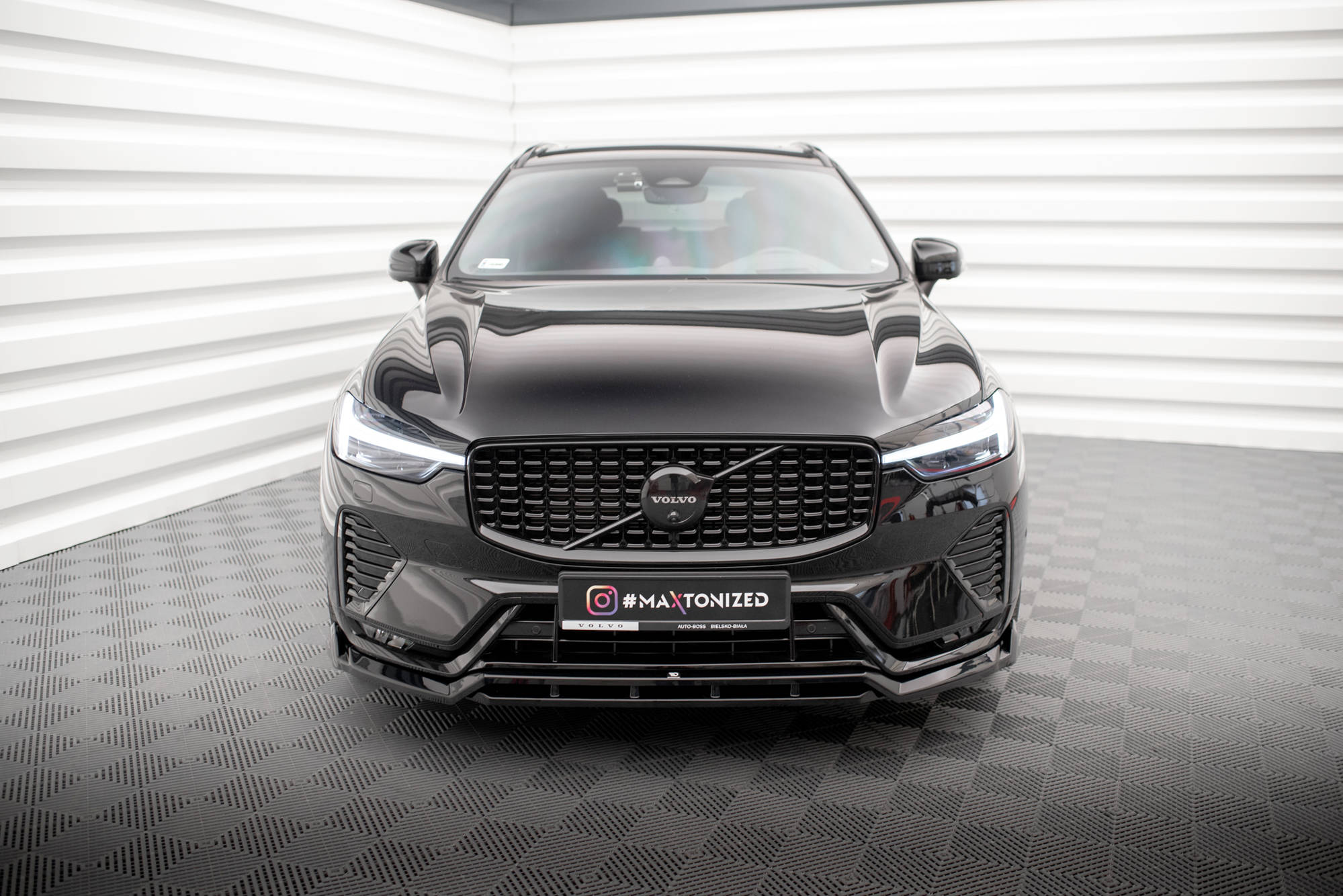 Maxton Design Передний сплиттер Volvo XC60 R-Design Mk2 Facelift — изображение 2