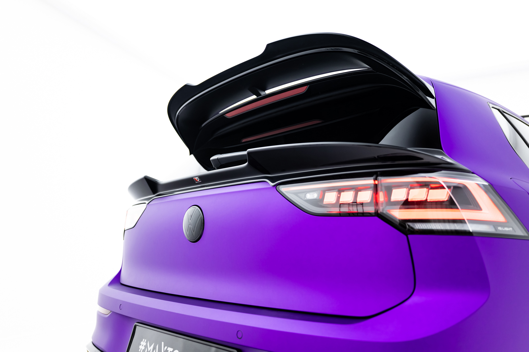 Maxton Design Нижняя накладка спойлера 3D Volkswagen Golf R Mk8 Рестайлинг
