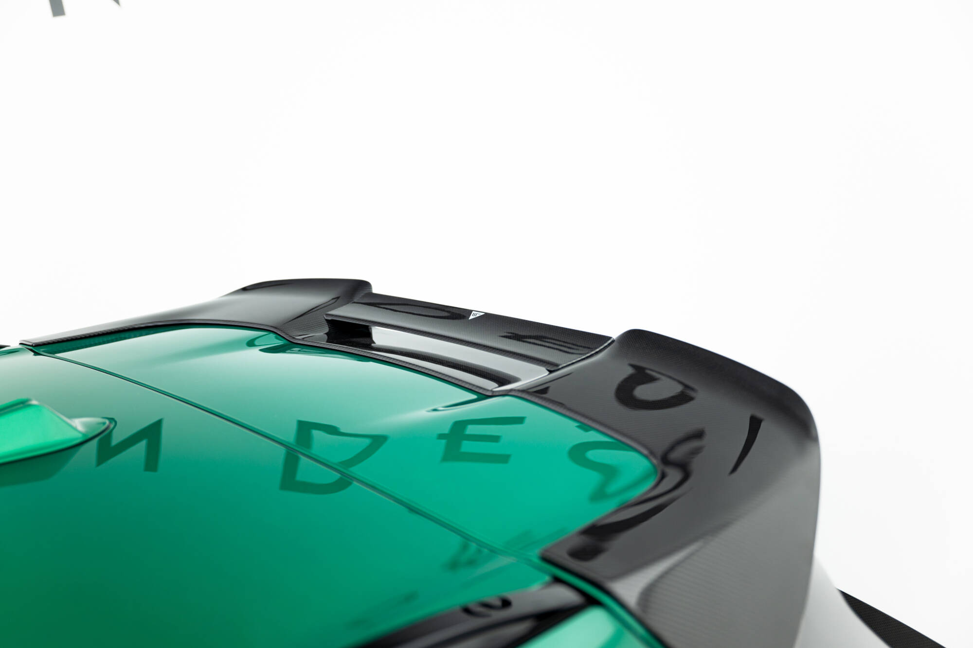 Maxton Design Спойлер на крышку багажника из препрег-карбона (верхний) для BMW X5 M F95 Facelift — изображение 4