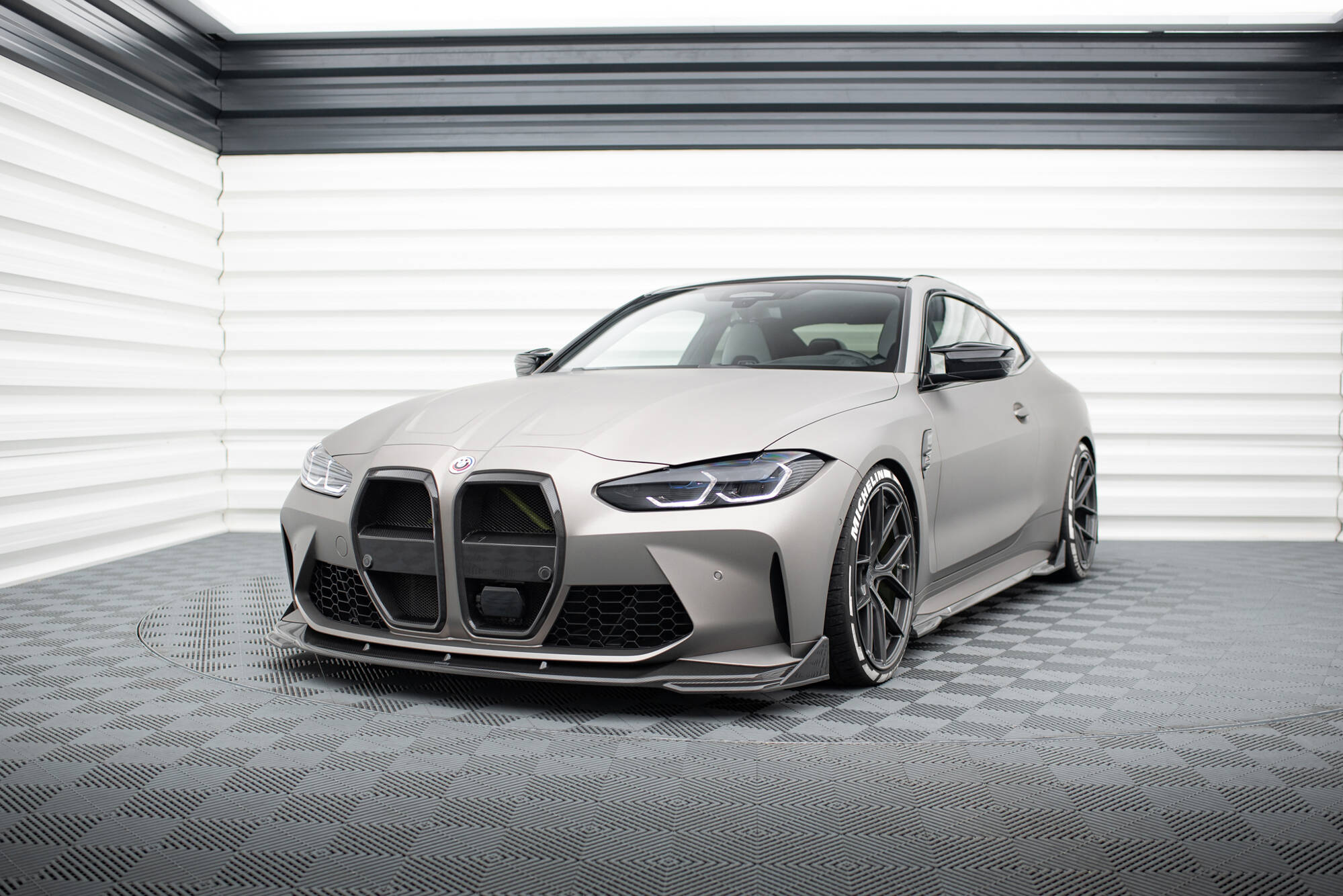 Maxton Design Передние накладки из препрегированного карбона для BMW M4 G82 / G82 Facelift — изображение 3