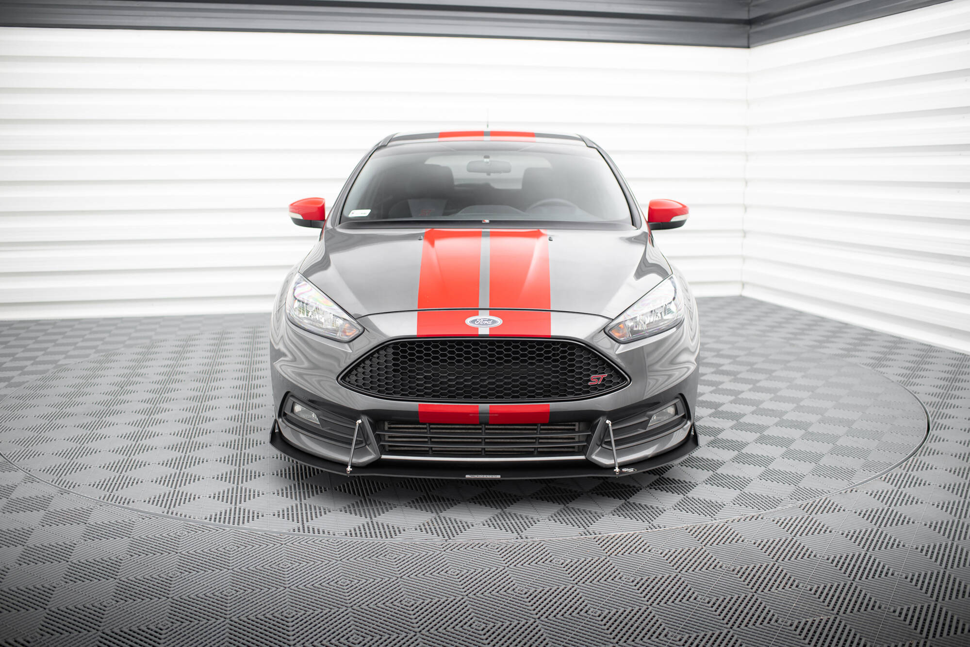 Maxton Design Передний сплиттер Racing Front Splitter V.2 для Ford Focus ST Mk3 FL