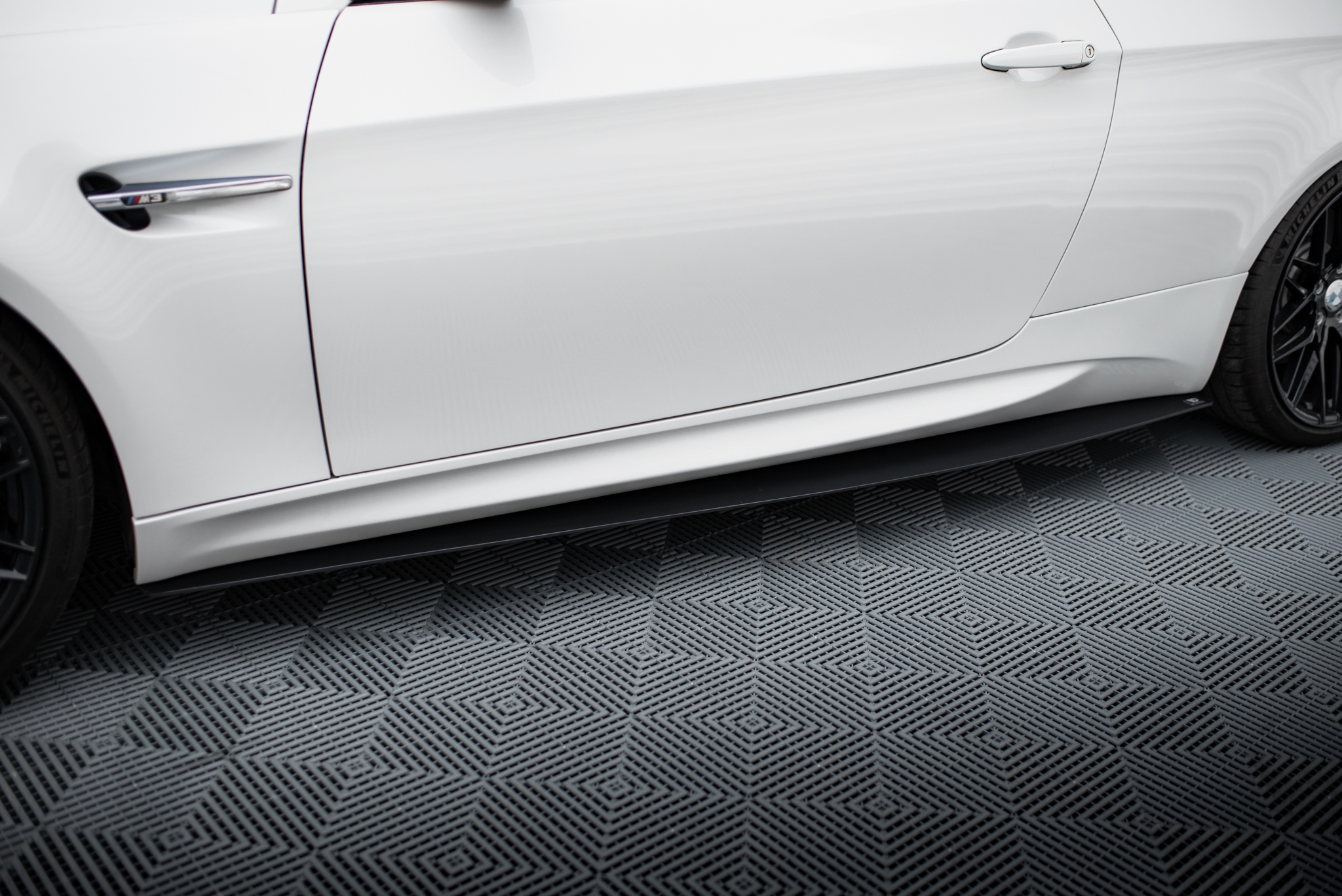 Maxton Design Боковые юбки и диффузоры для гонок BMW M3 E92 / E93 (премьерная модель)