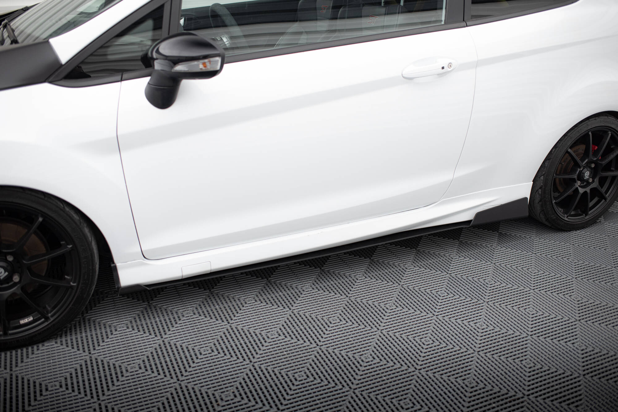 Maxton Design Гоночные боковые юбки и диффузоры для Ford Fiesta ST Mk7 FL — изображение 2