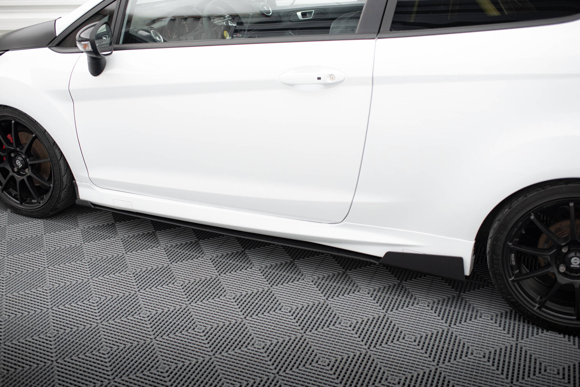 Maxton Design Гоночные боковые юбки и диффузоры для Ford Fiesta ST Mk7 FL — изображение 3