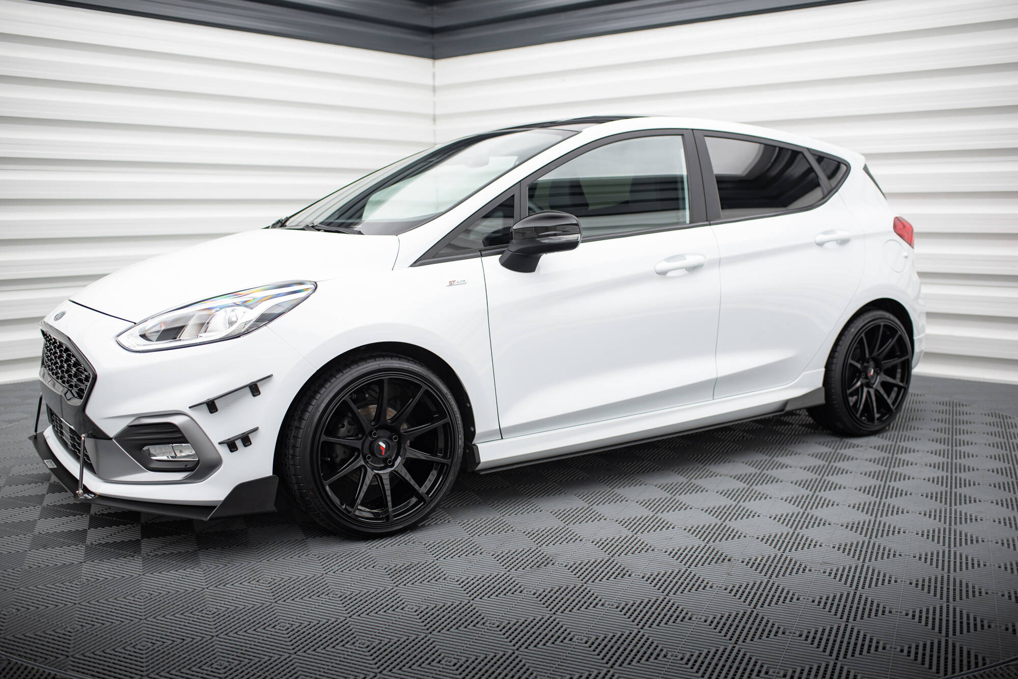 Maxton Design Гоночные боковые юбки-диффузоры V.1 для Ford Fiesta Mk8 ST / ST-Line