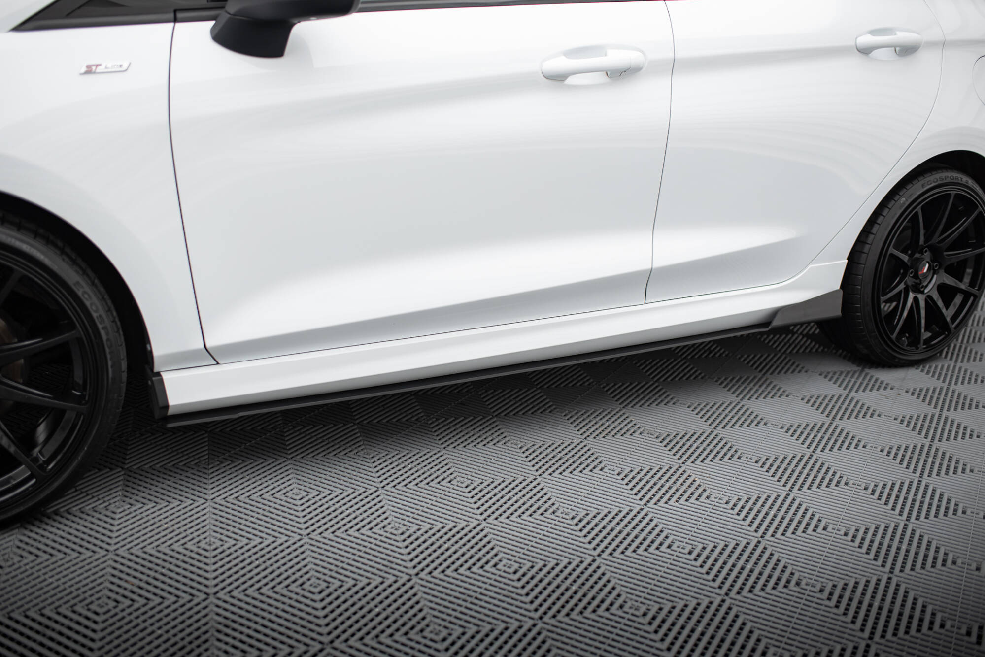 Maxton Design Гоночные боковые юбки-диффузоры V.1 для Ford Fiesta Mk8 ST / ST-Line — изображение 2