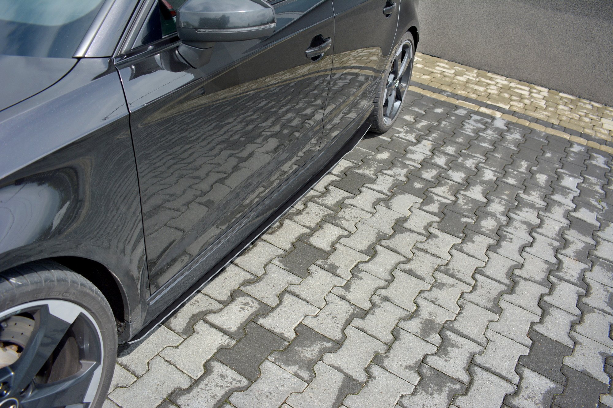 Maxton Design Гоночные боковые юбки-диффузоры V.1 для Audi RS3 8V FL Sportback — изображение 2