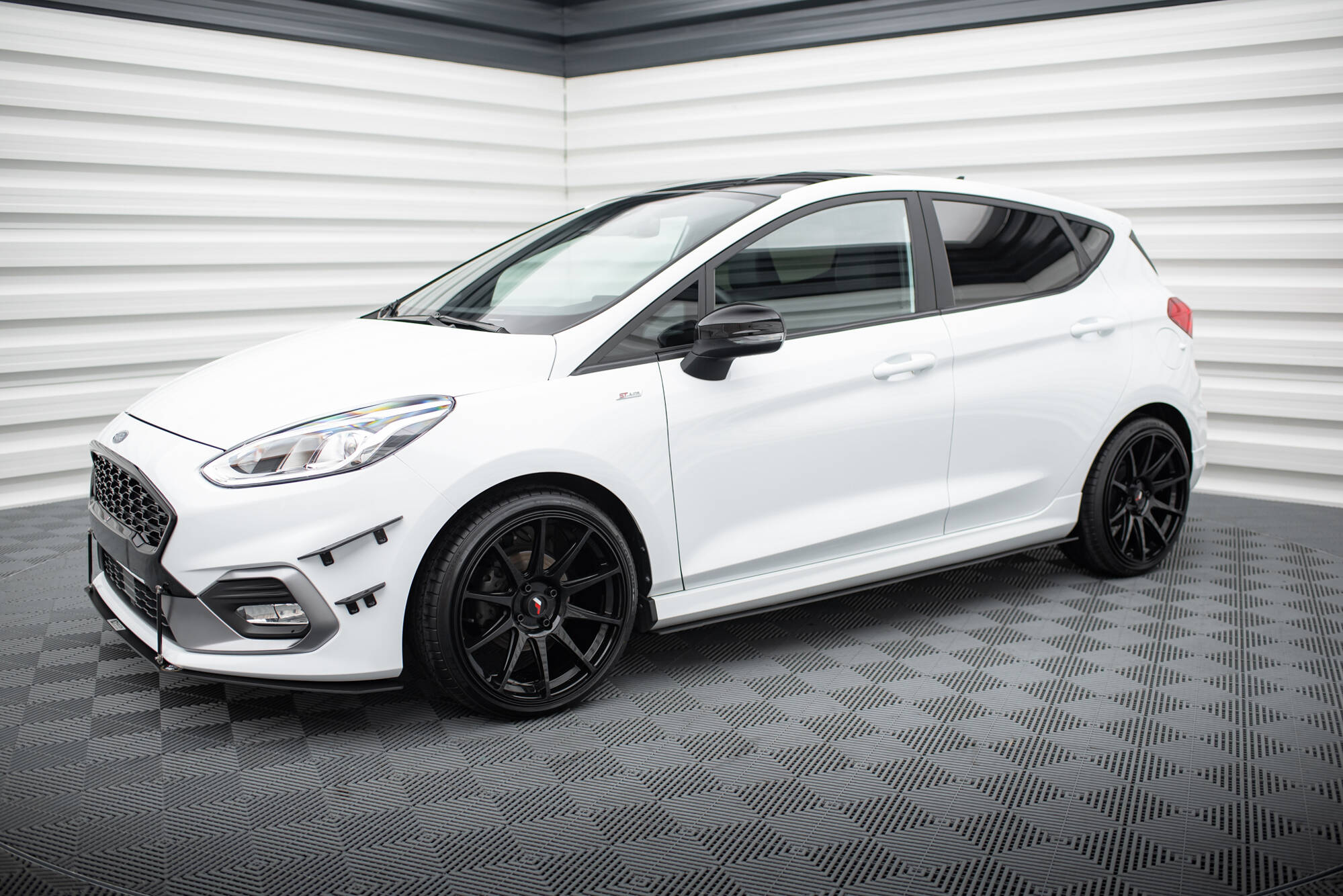Maxton Design Гоночные боковые юбки-диффузоры V.2 для Ford Fiesta Mk8 ST / ST-Line — изображение 2