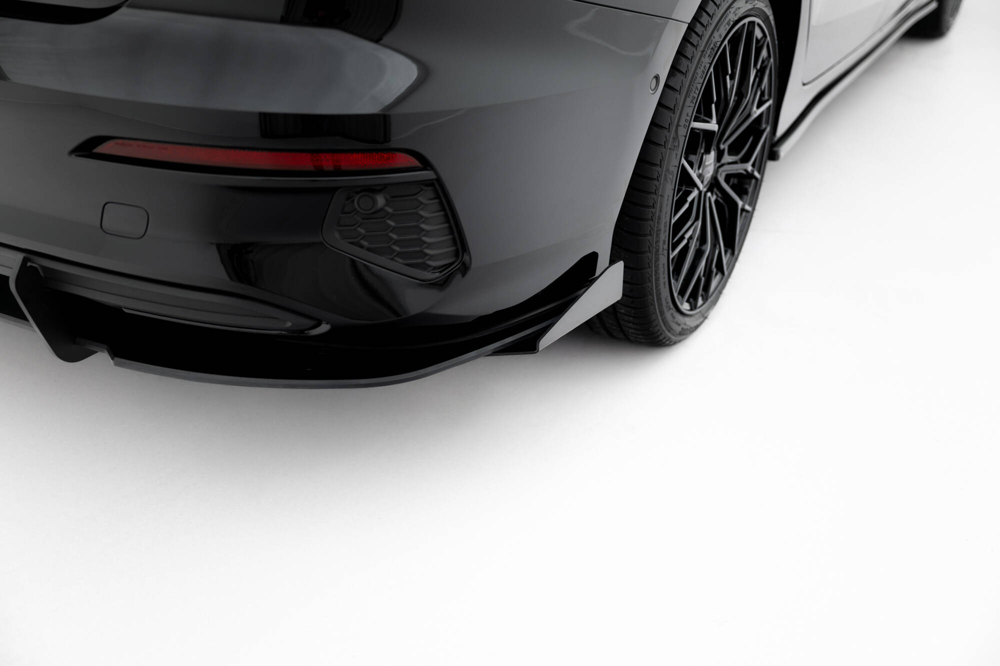 Maxton Design Задние боковые брызговики Audi A3 Sedan 8Y — изображение 3