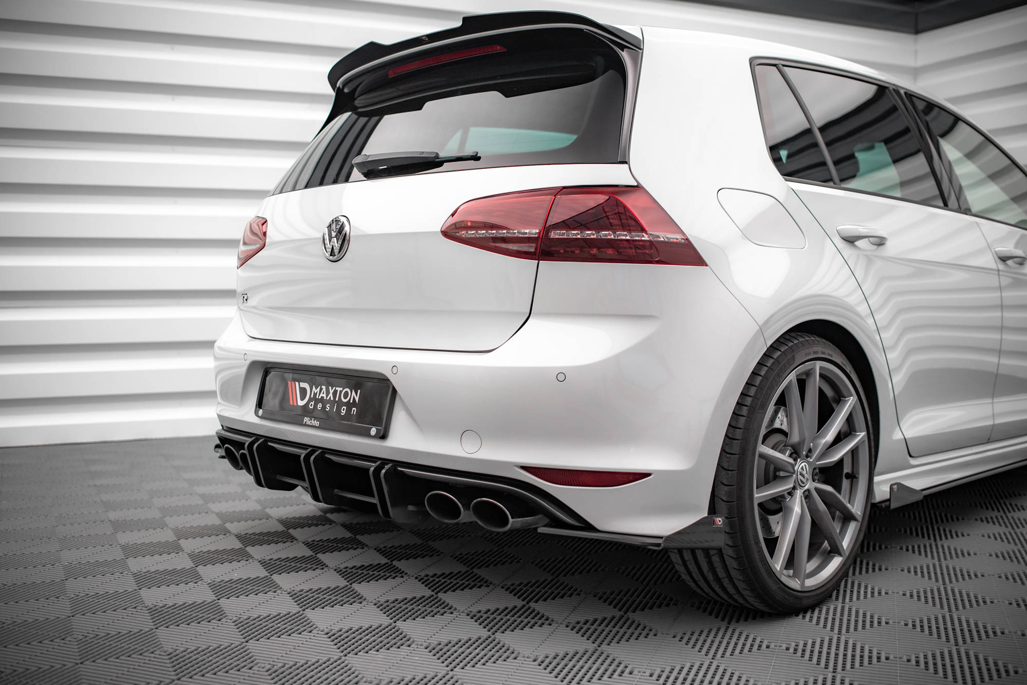 Maxton Design Задние боковые брызговики Volkswagen Golf R Mk7 — изображение 2