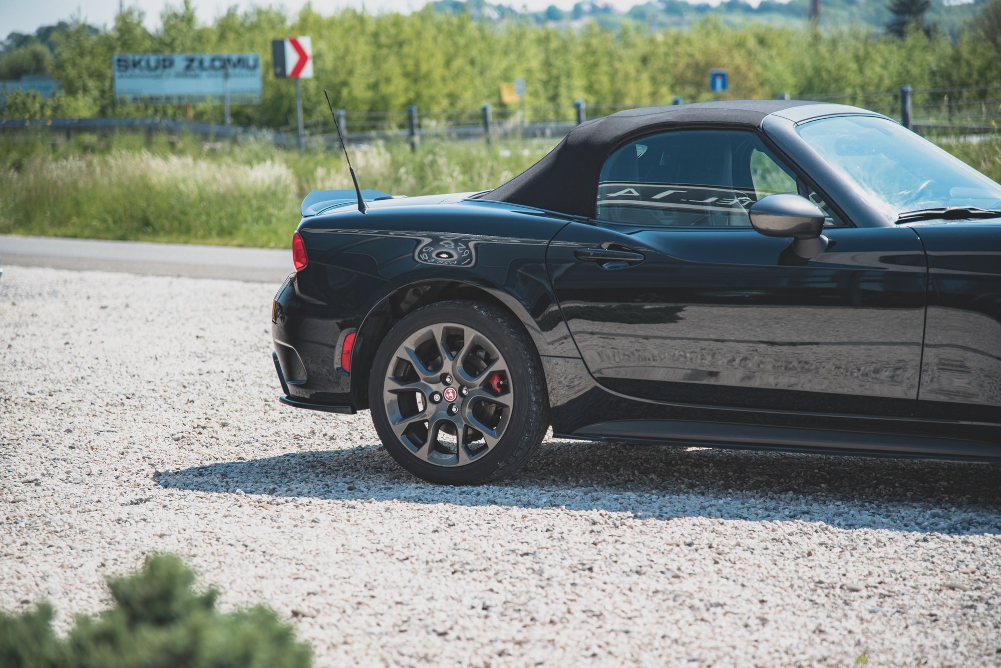 Maxton Design Задние боковые спойлеры Abarth 124 Spider — изображение 3