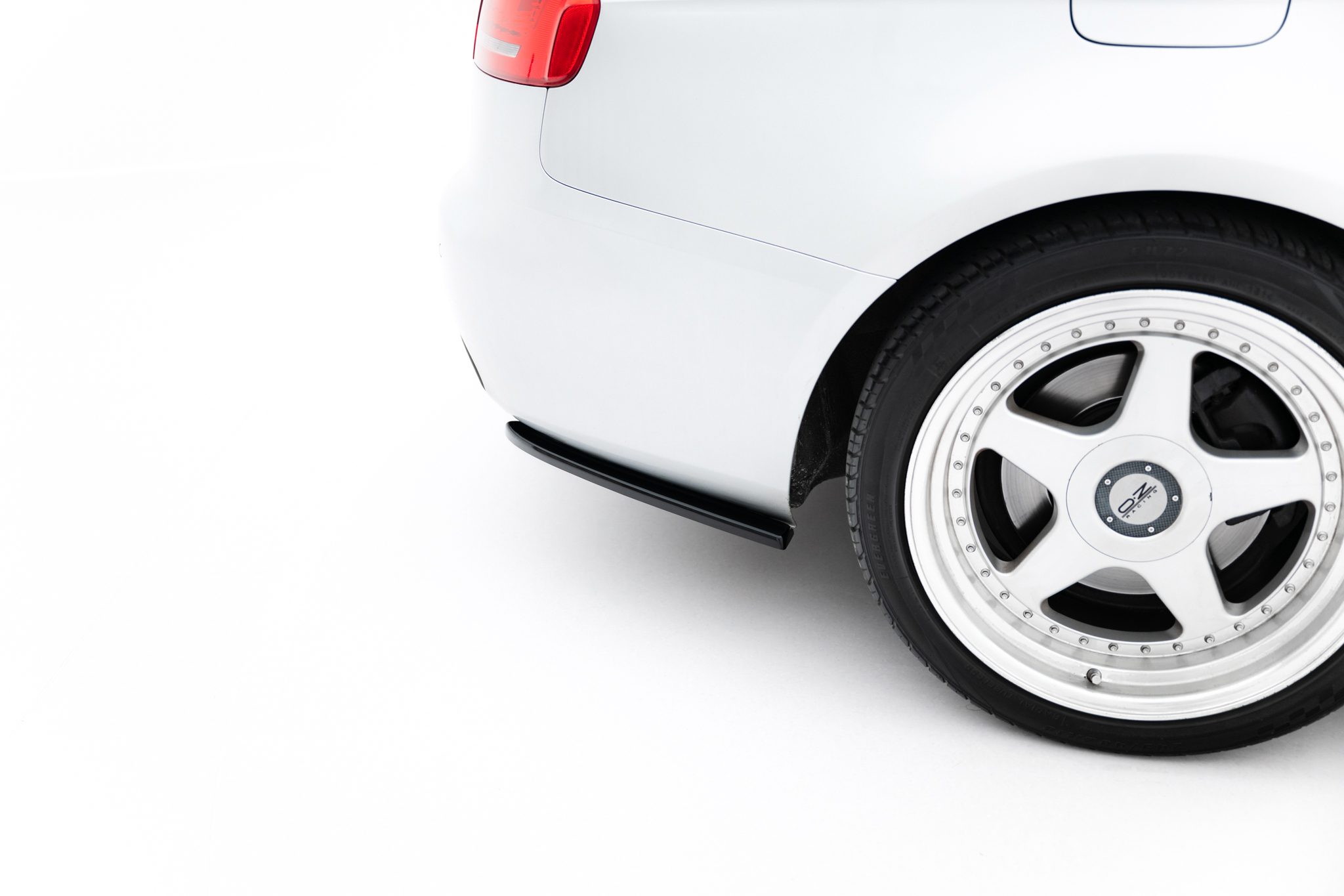 Maxton Design Задние боковые сплиттеры Audi A4 Sedan / Avant B8 — изображение 2