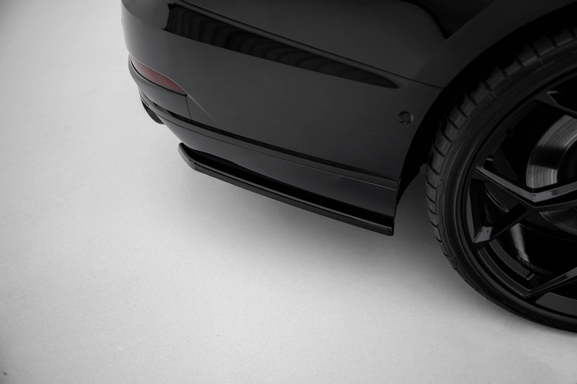 Maxton Design Задние боковые сплиттеры Audi S8 D5 — изображение 3