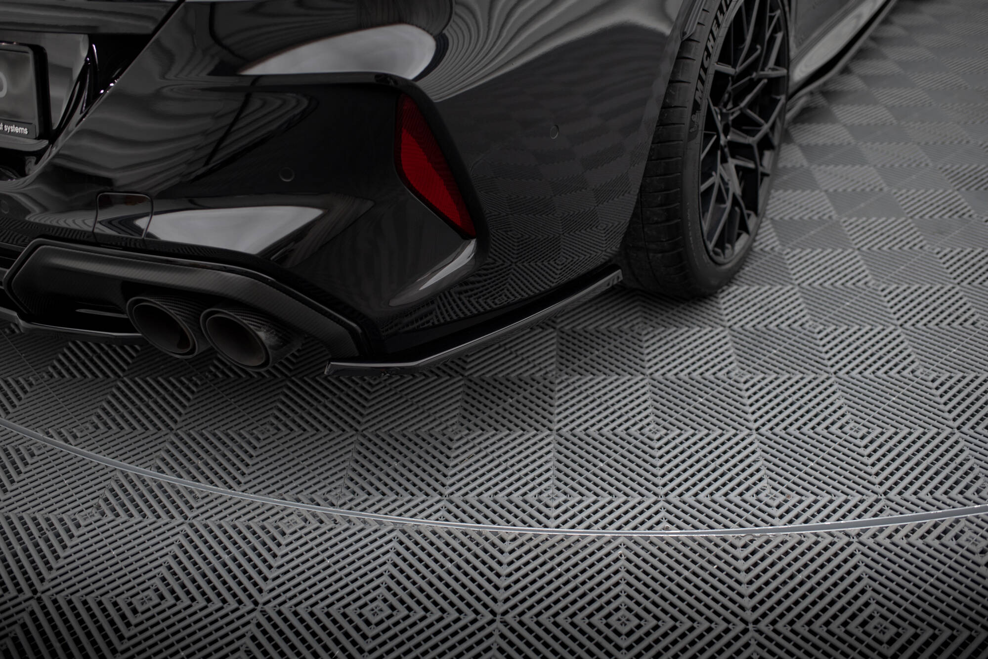 Maxton Design Задние боковые сплиттеры для BMW M8 Gran Coupe F93 версии V.2