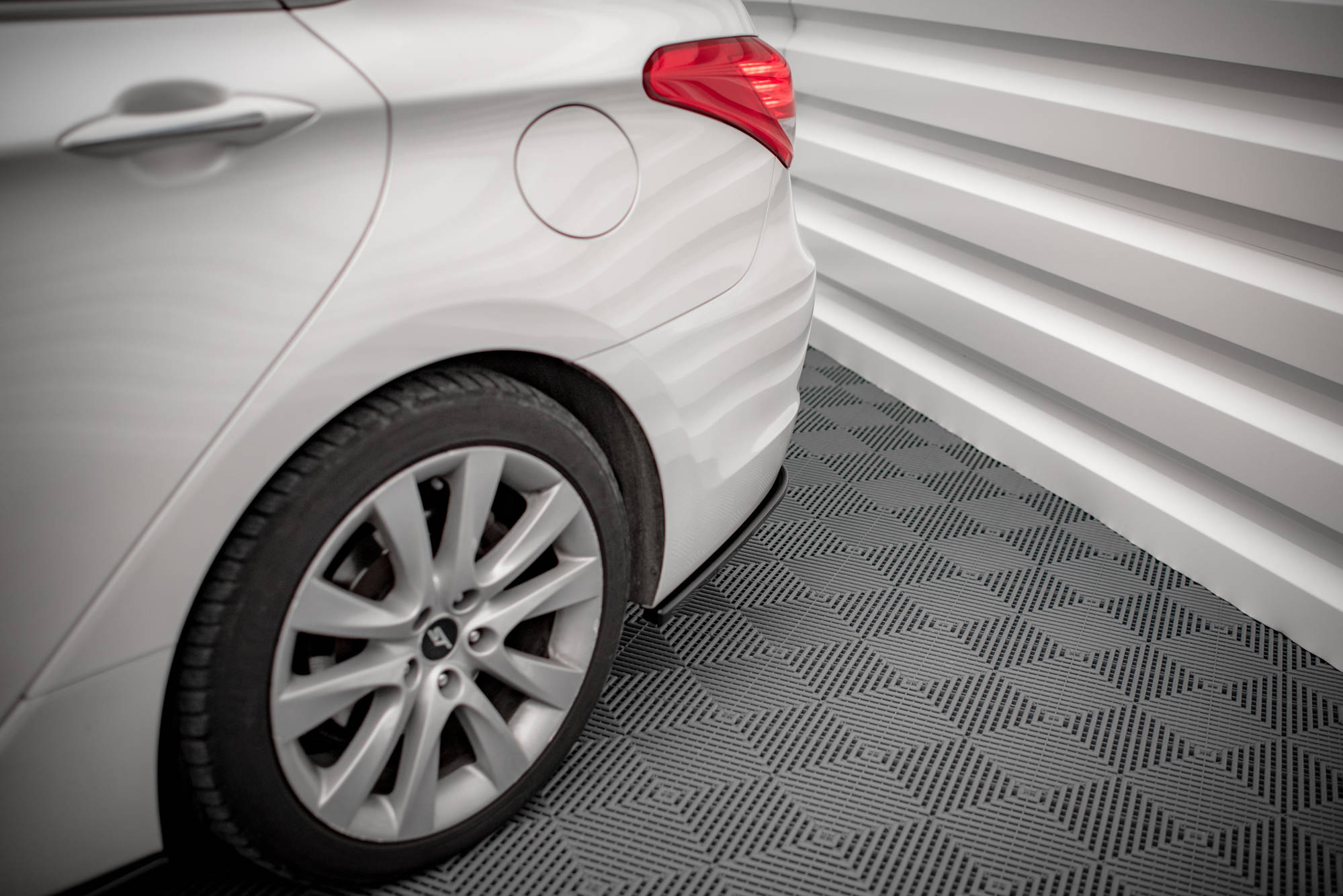 Maxton Design Задние боковые спойлеры Hyundai I40 Mk1 — изображение 3