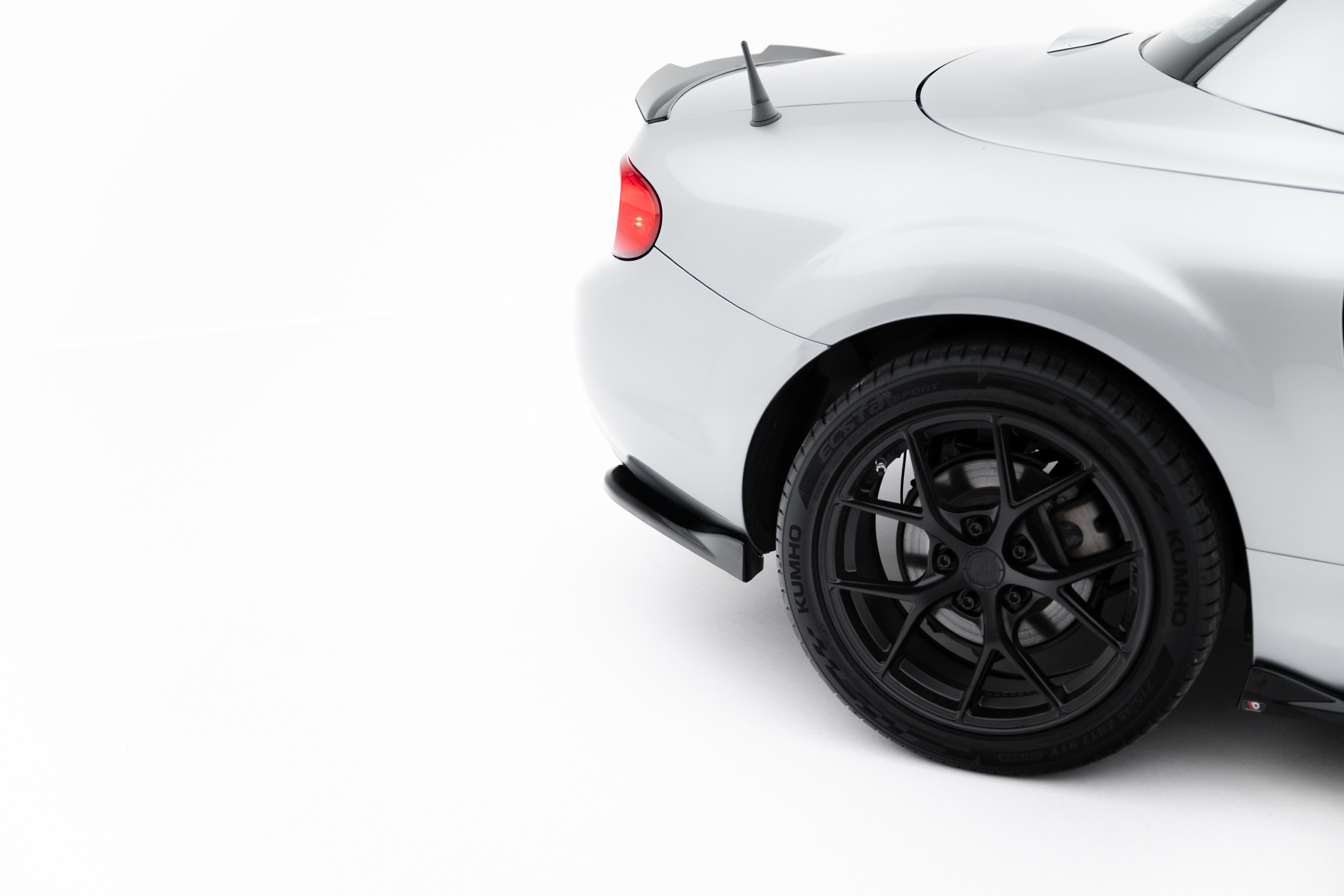 Maxton Design Задние боковые спойлеры для Mazda MX-5 Mk3 (NC) после рестайлинга — изображение 4