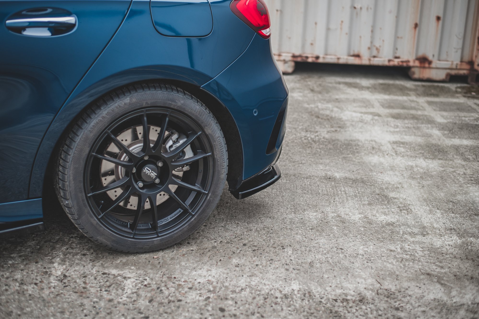 Maxton Design Задние боковые сплиттеры Mercedes A35 AMG Aero Hatchback W177 — изображение 3