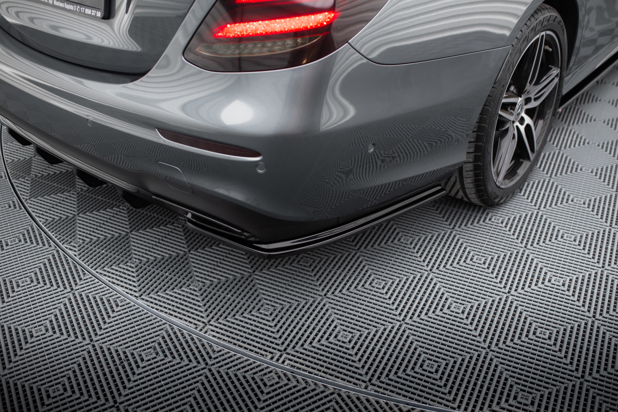 Maxton Design Задние боковые сплиттеры Mercedes-Benz E43 AMG / AMG-Line Седан / Универсал W213 / S213