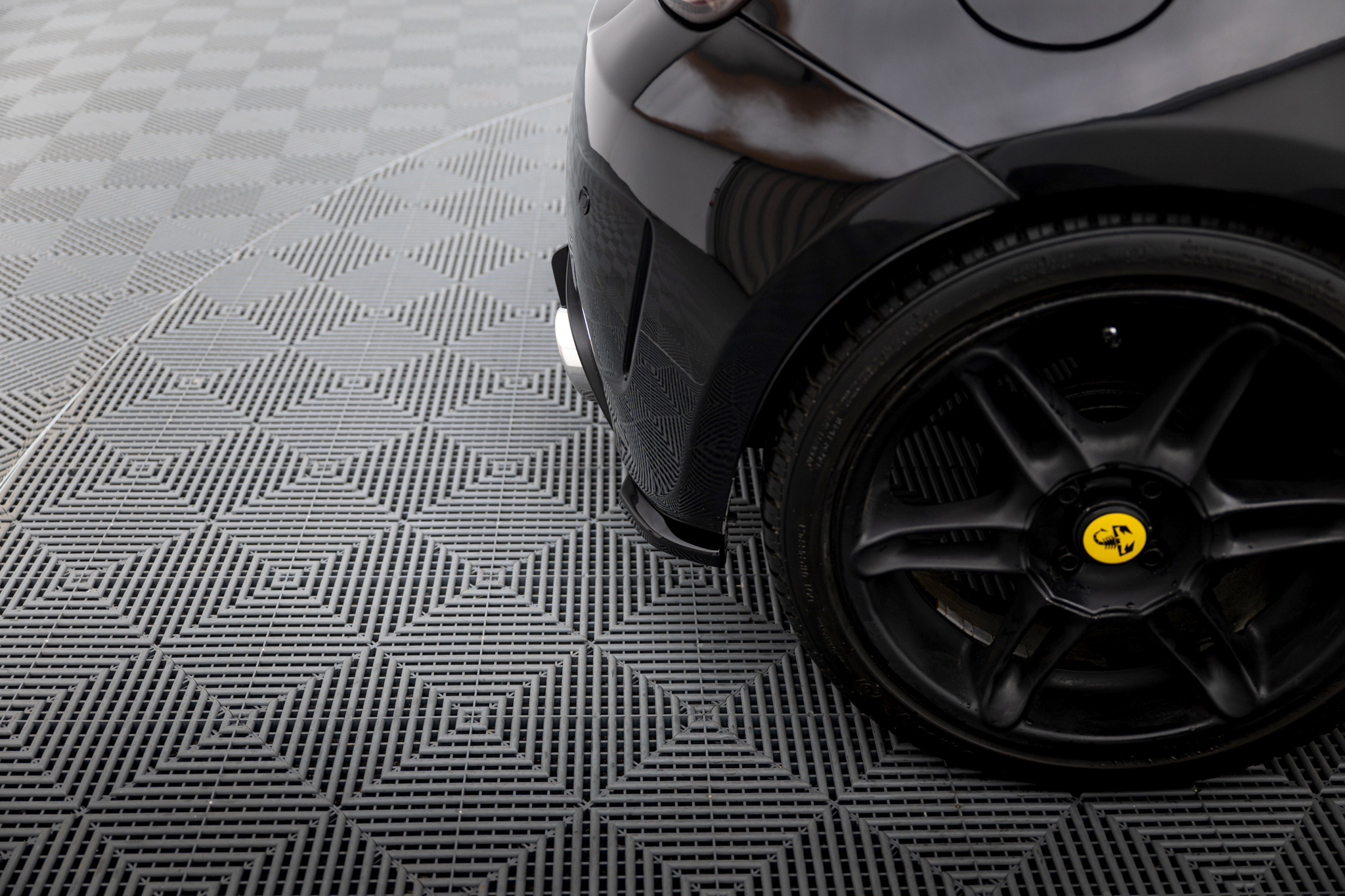 Maxton Design Задние боковые сплиттеры V.2 для Abarth 500 Mk1 — изображение 3