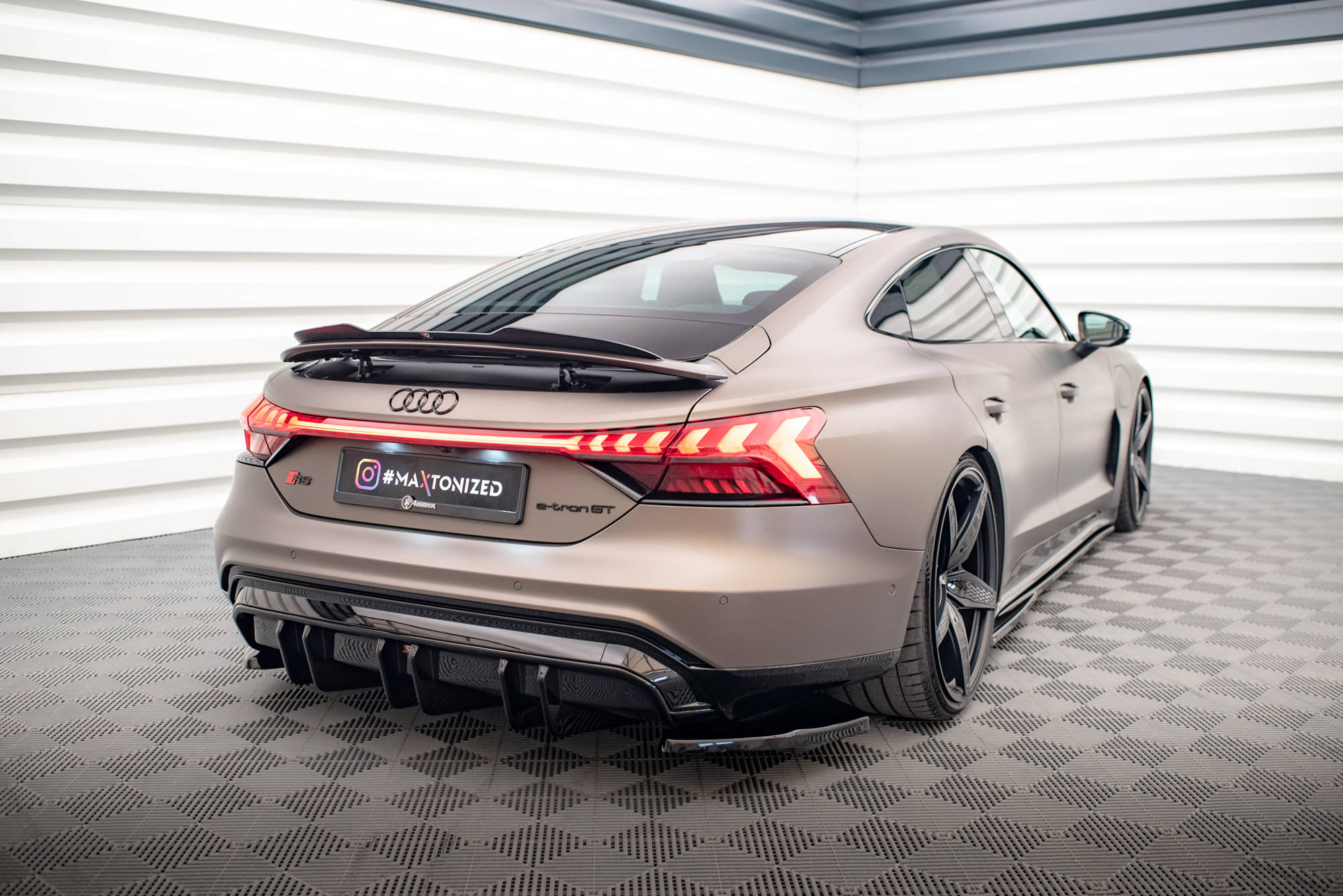 Maxton Design Задние боковые сплиттеры V.2 для Audi e-Tron GT / RS GT Mk1 — изображение 2