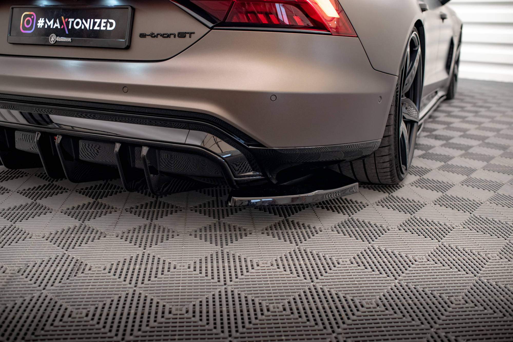Maxton Design Задние боковые сплиттеры V.2 для Audi e-Tron GT / RS GT Mk1