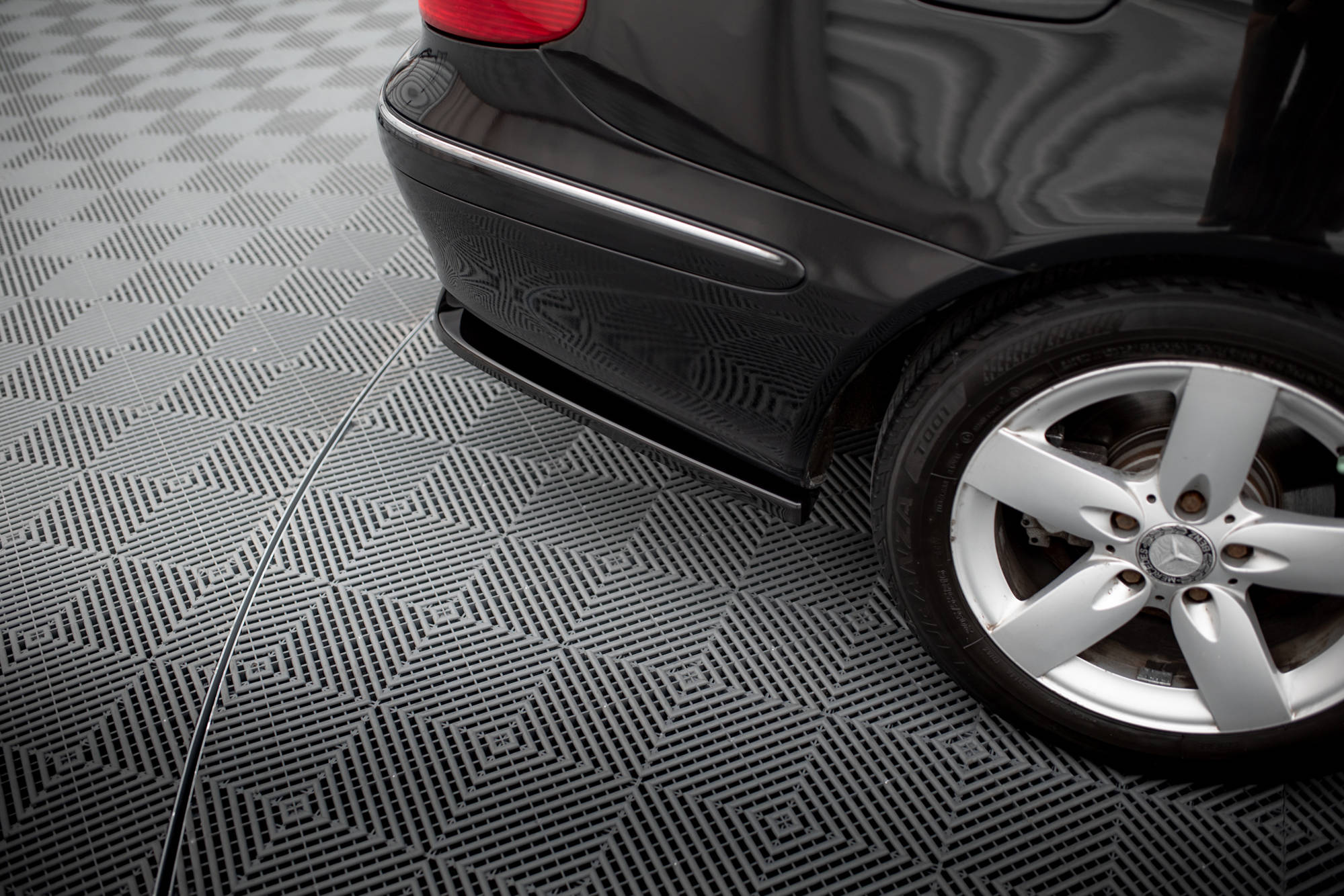 Maxton Design Задние боковые сплиттеры V.2 для Mercedes-Benz CLK W209 — изображение 2