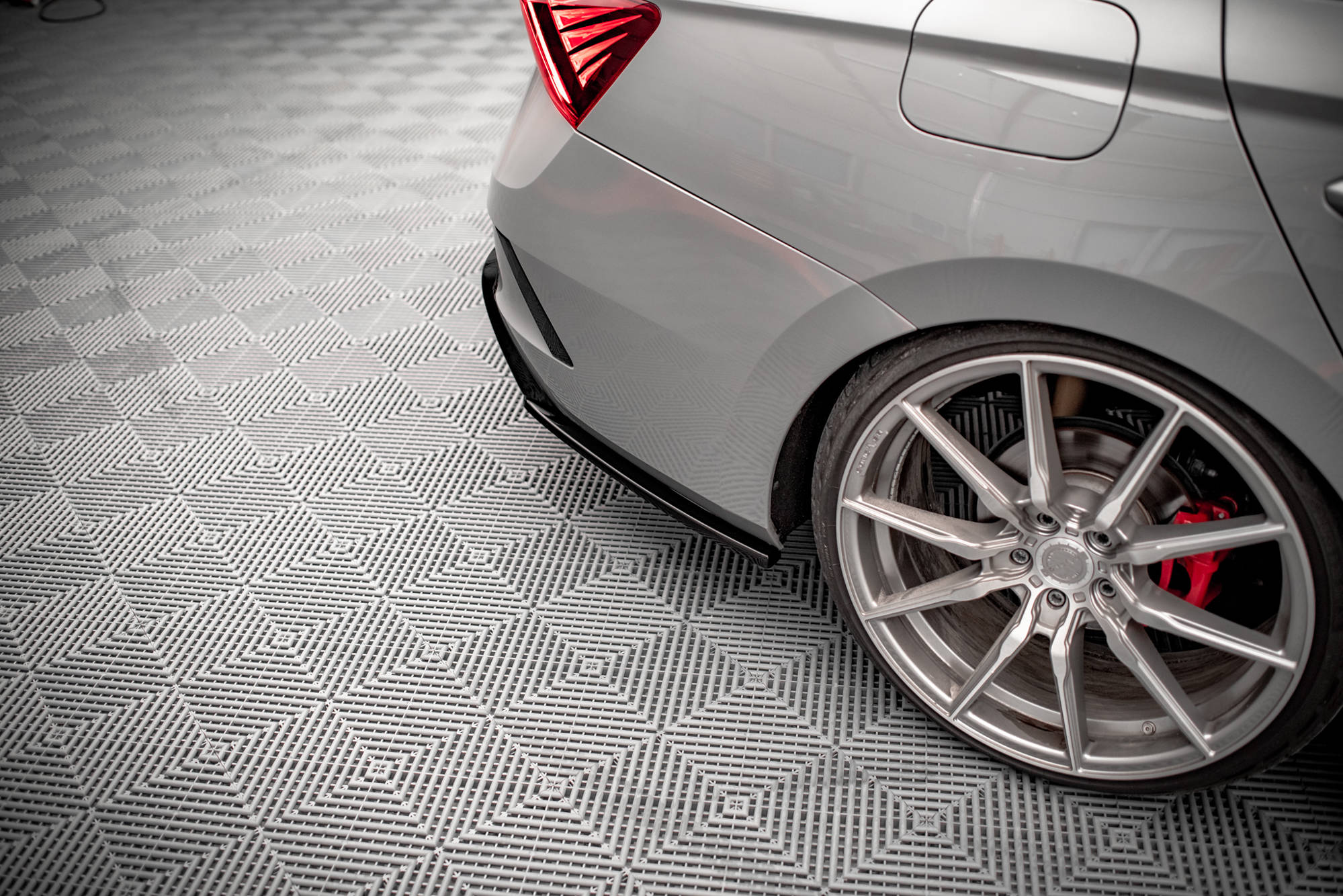 Maxton Design Задние боковые сплиттеры V.3 для Skoda Octavia RS Mk4 — изображение 3