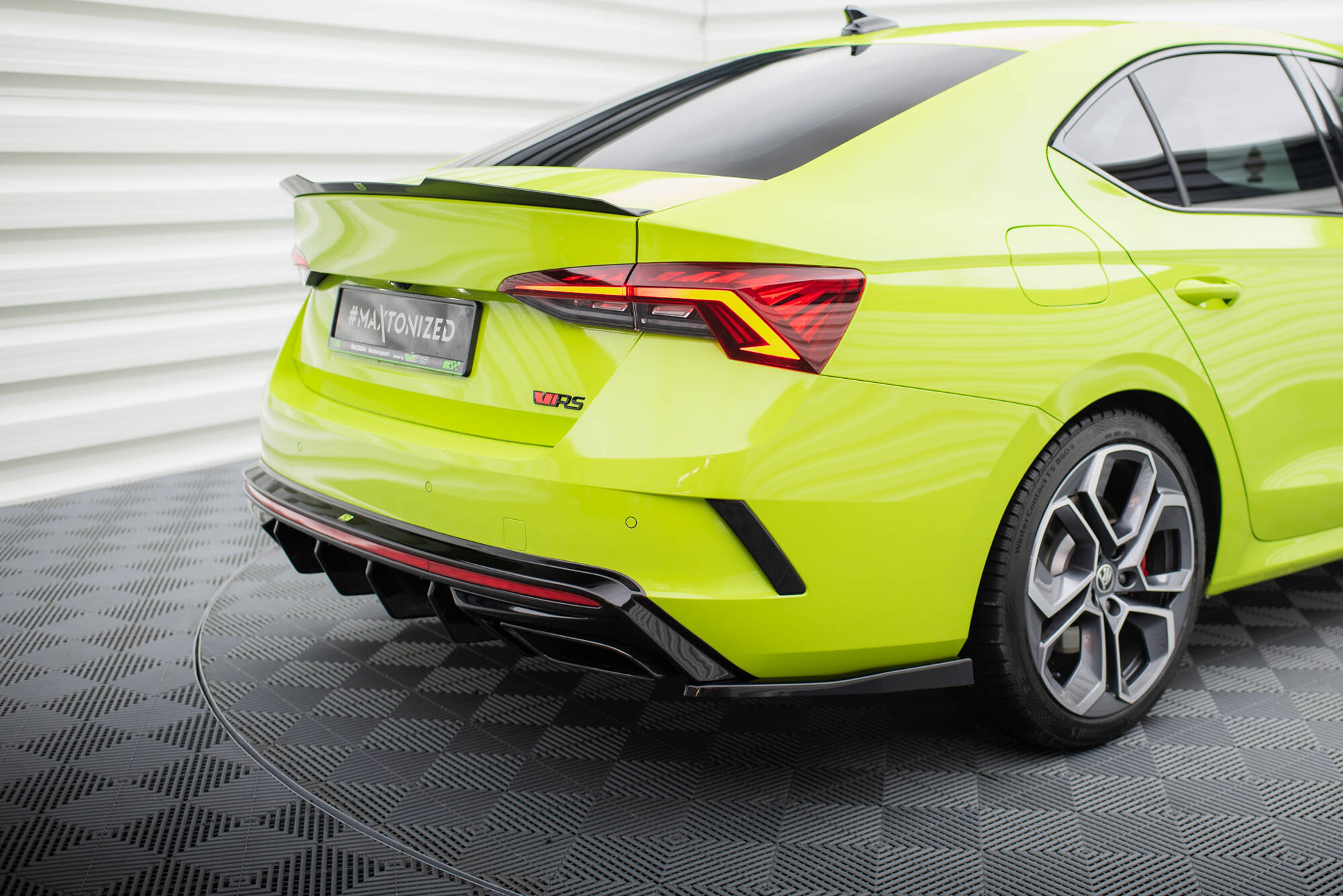 Maxton Design Задние боковые сплиттеры V.4 Skoda Octavia RS Mk4 — изображение 2