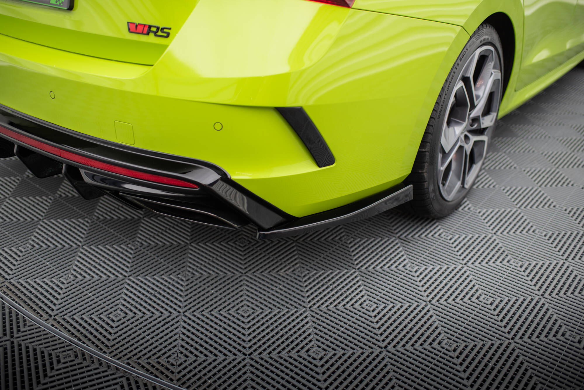 Maxton Design Задние боковые сплиттеры V.4 Skoda Octavia RS Mk4