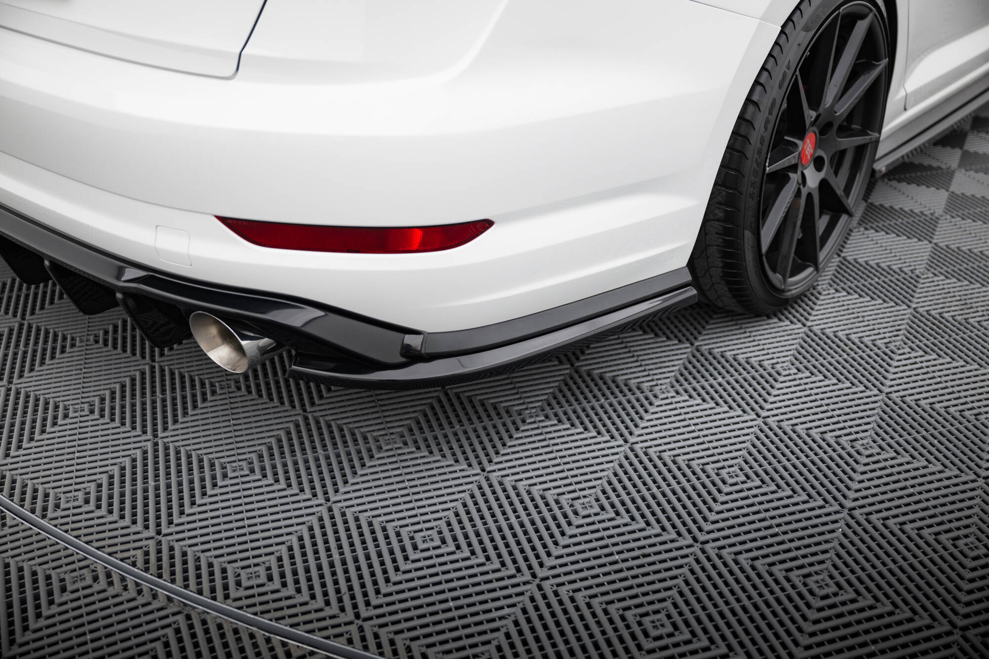 Maxton Design Задние боковые сплиттеры Volkswagen Jetta GLI Mk7