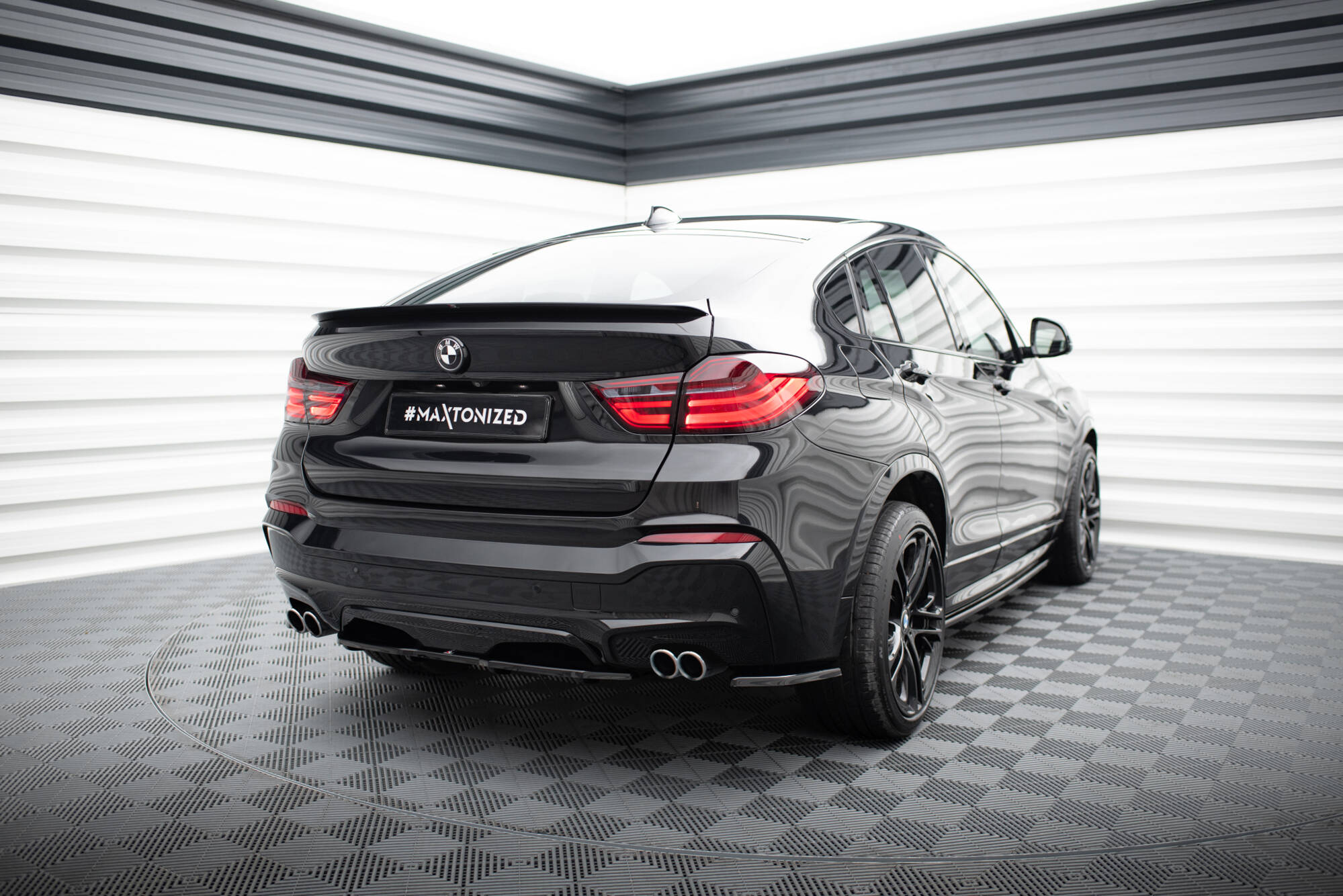 Maxton Design Задний сплиттер для BMW X4 M-PACK (с вертикальной перекладиной)