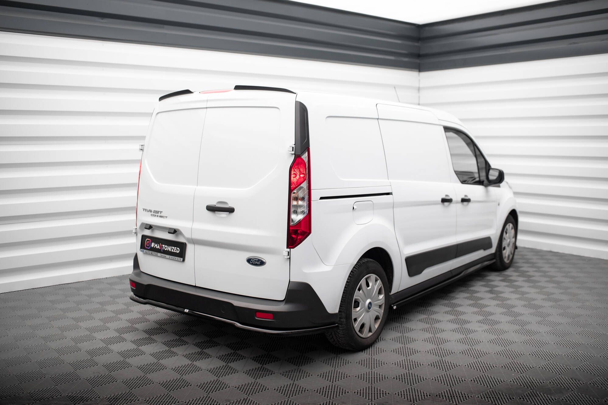 Maxton Design Задний сплиттер Ford Transit Connect Mk2 после рестайлинга — изображение 2
