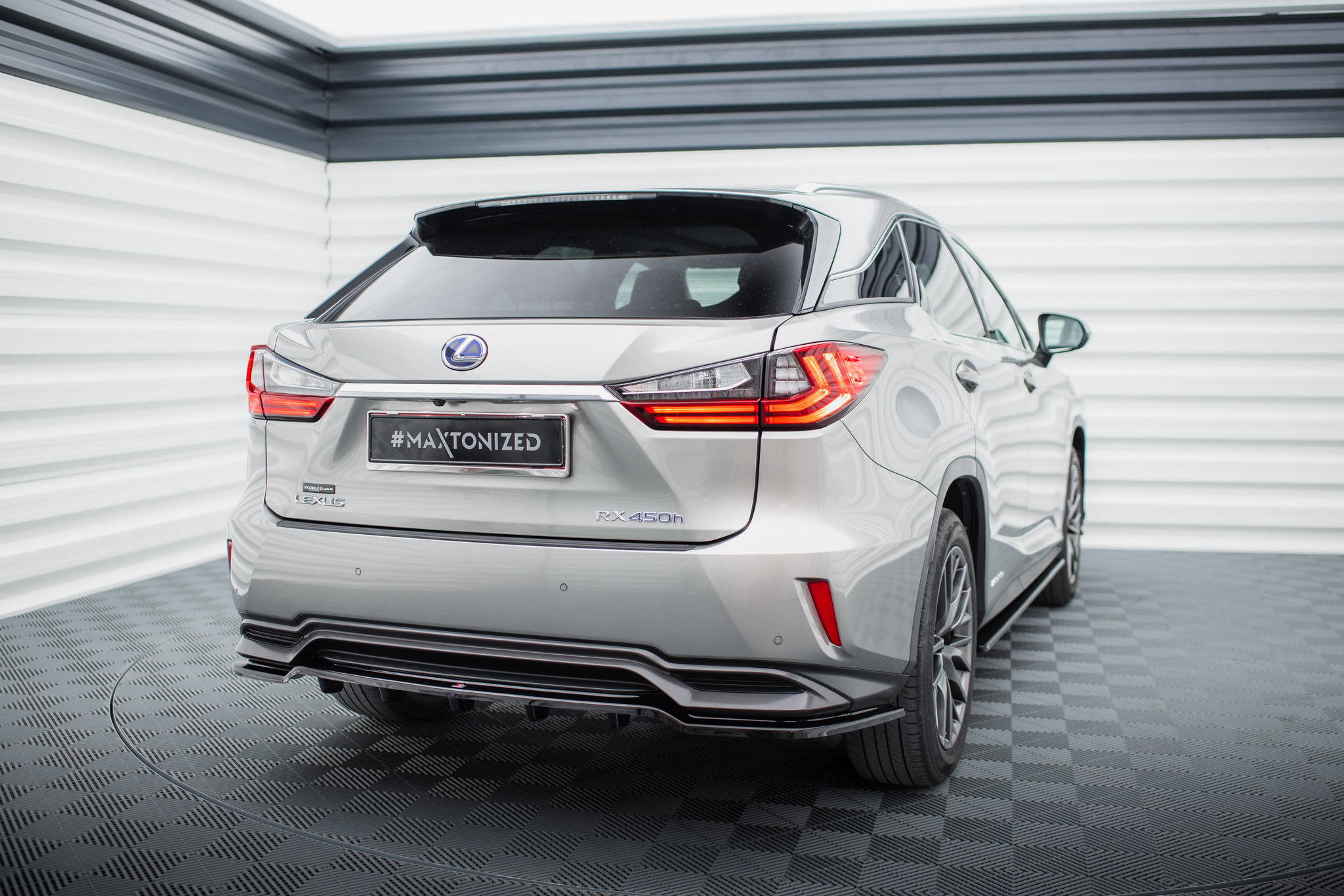 Maxton Design Задний сплиттер Lexus RX Mk4 H (с вертикальными планками) — изображение 2