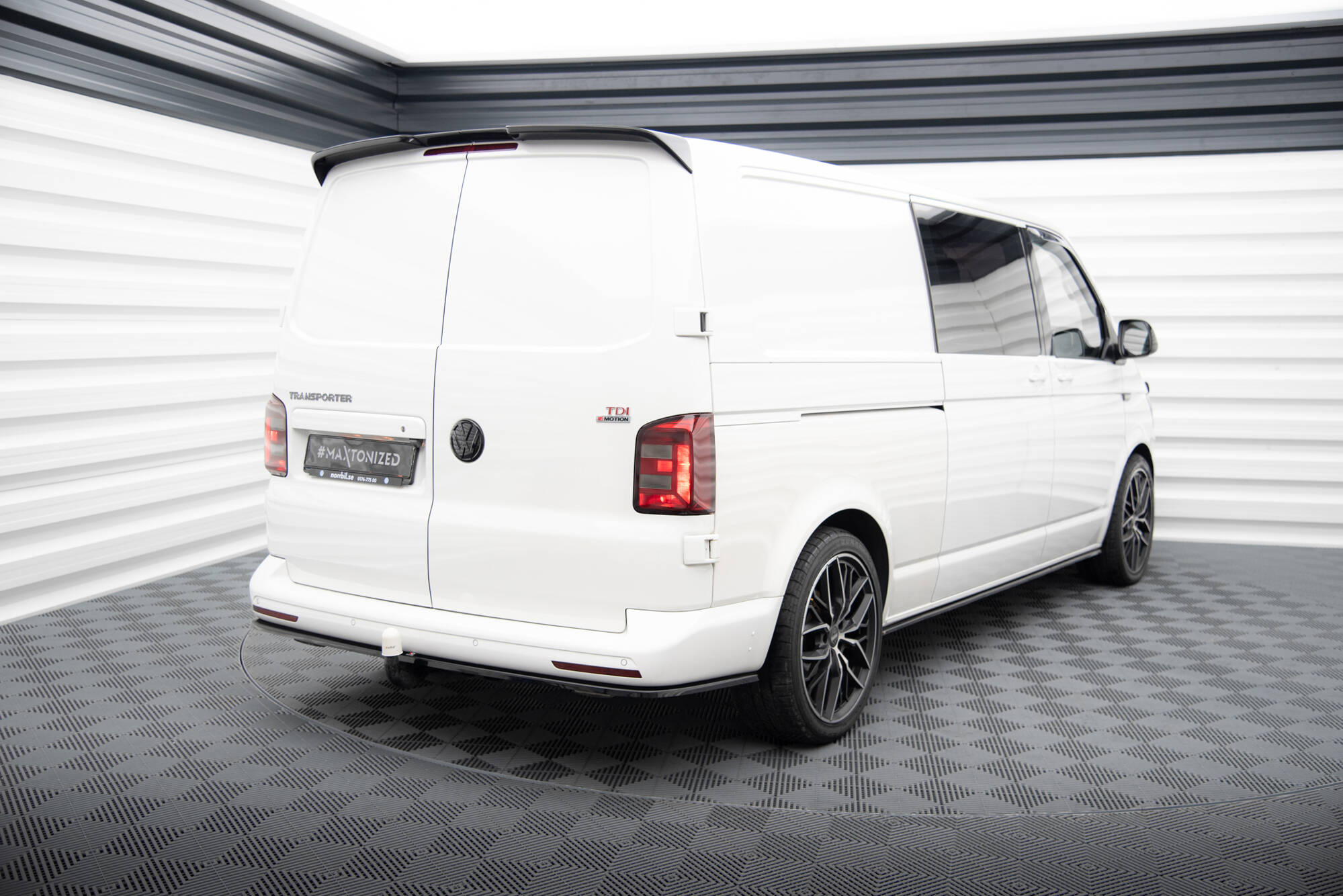 Maxton Design Задний сплиттер Volkswagen T6 / T6.1 Long — изображение 2
