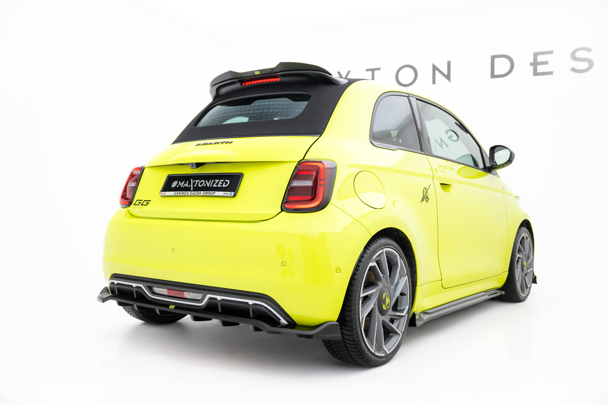 Maxton Design Задний сплиттер (с вертикальными планками) Abarth 500e