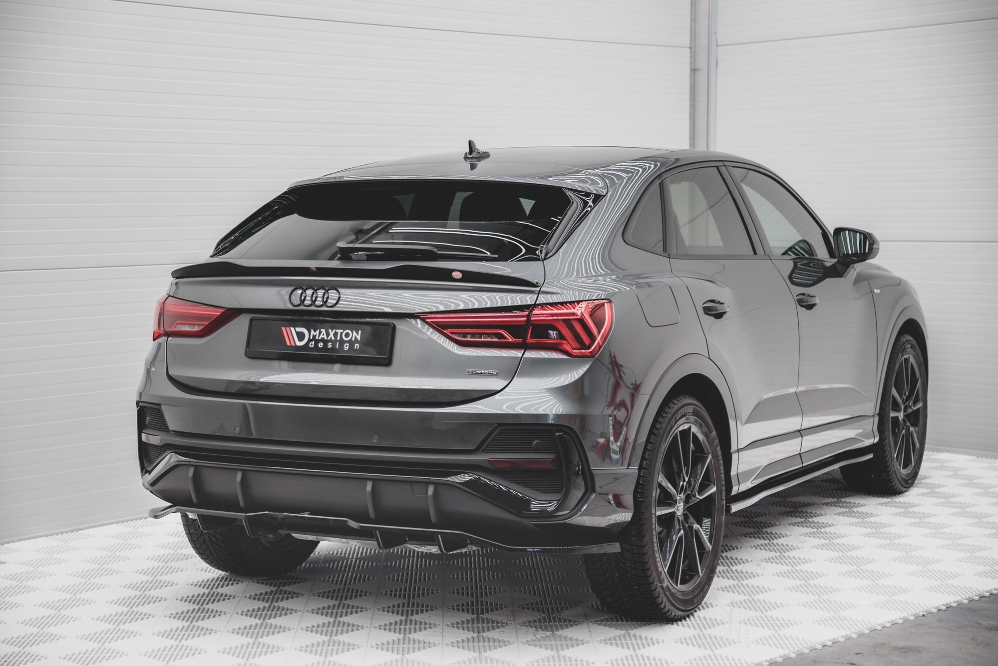 Maxton Design Задний сплиттер (с вертикальными планками) Audi Q3 Sportback S-Line F3