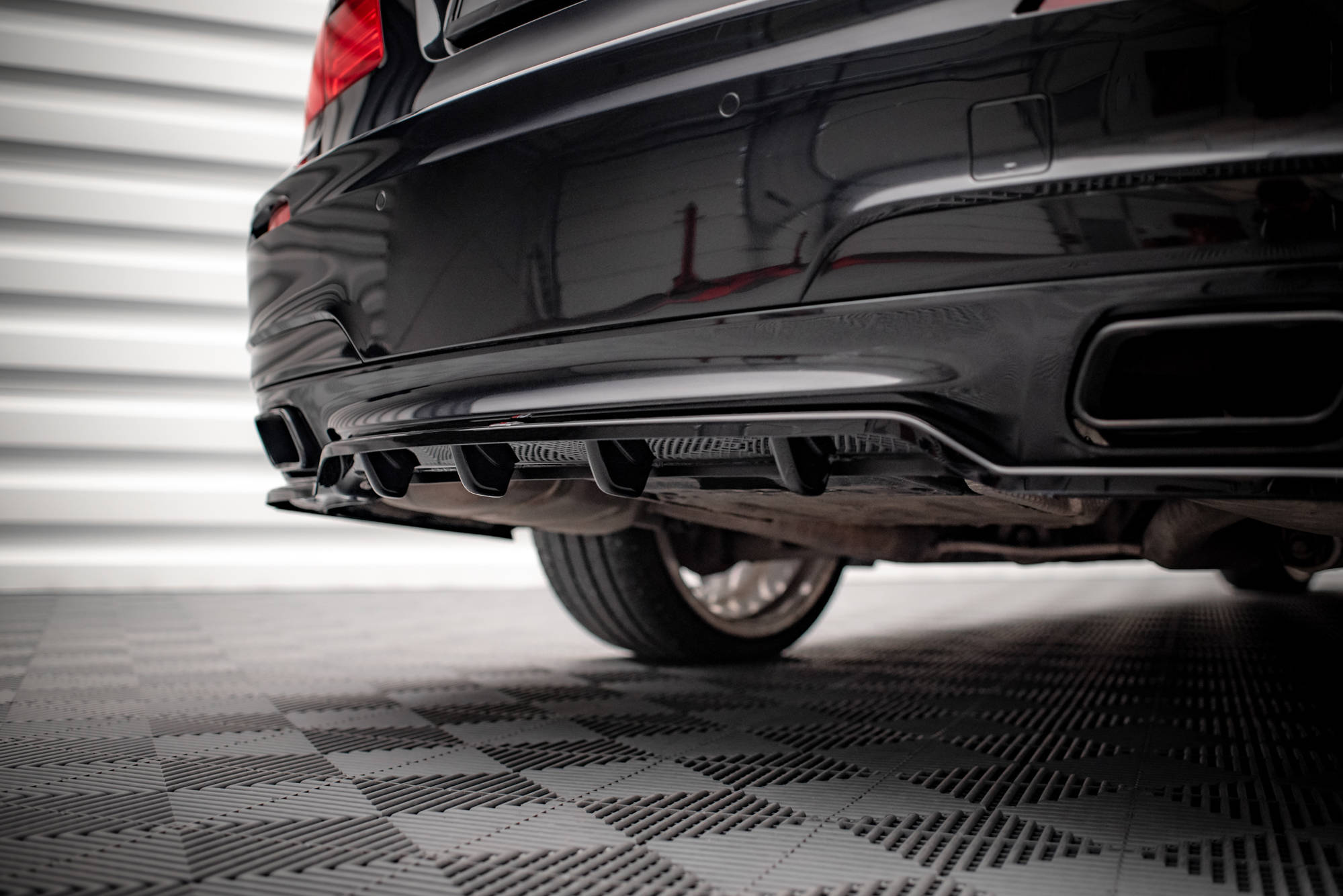 Maxton Design Задний сплиттер (с вертикальными планками) BMW 7 M-Pack F01 — изображение 2