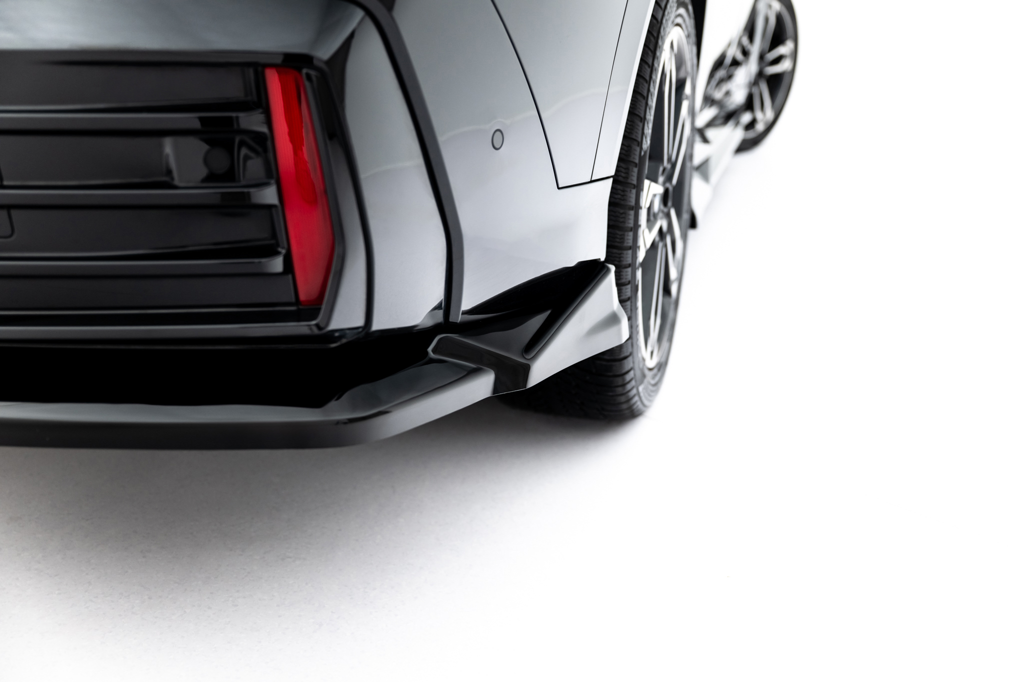 Maxton Design Задний сплиттер (с вертикальными планками) BMW X2 M-Pack / iX2 U10 — изображение 2