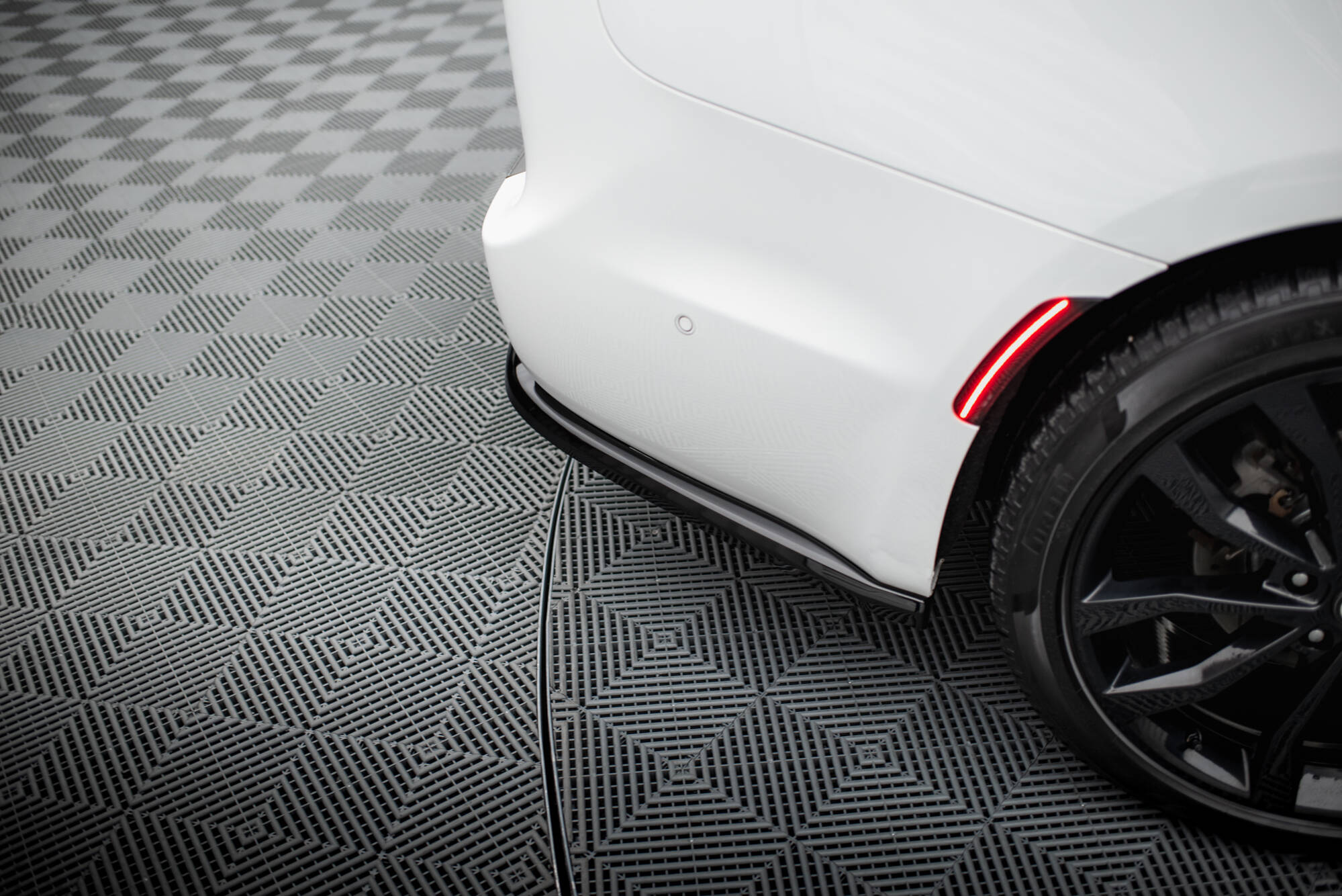 Maxton Design Задний сплиттер (с вертикальными планками) Chrysler Pacifica Mk2 Facelift — изображение 4